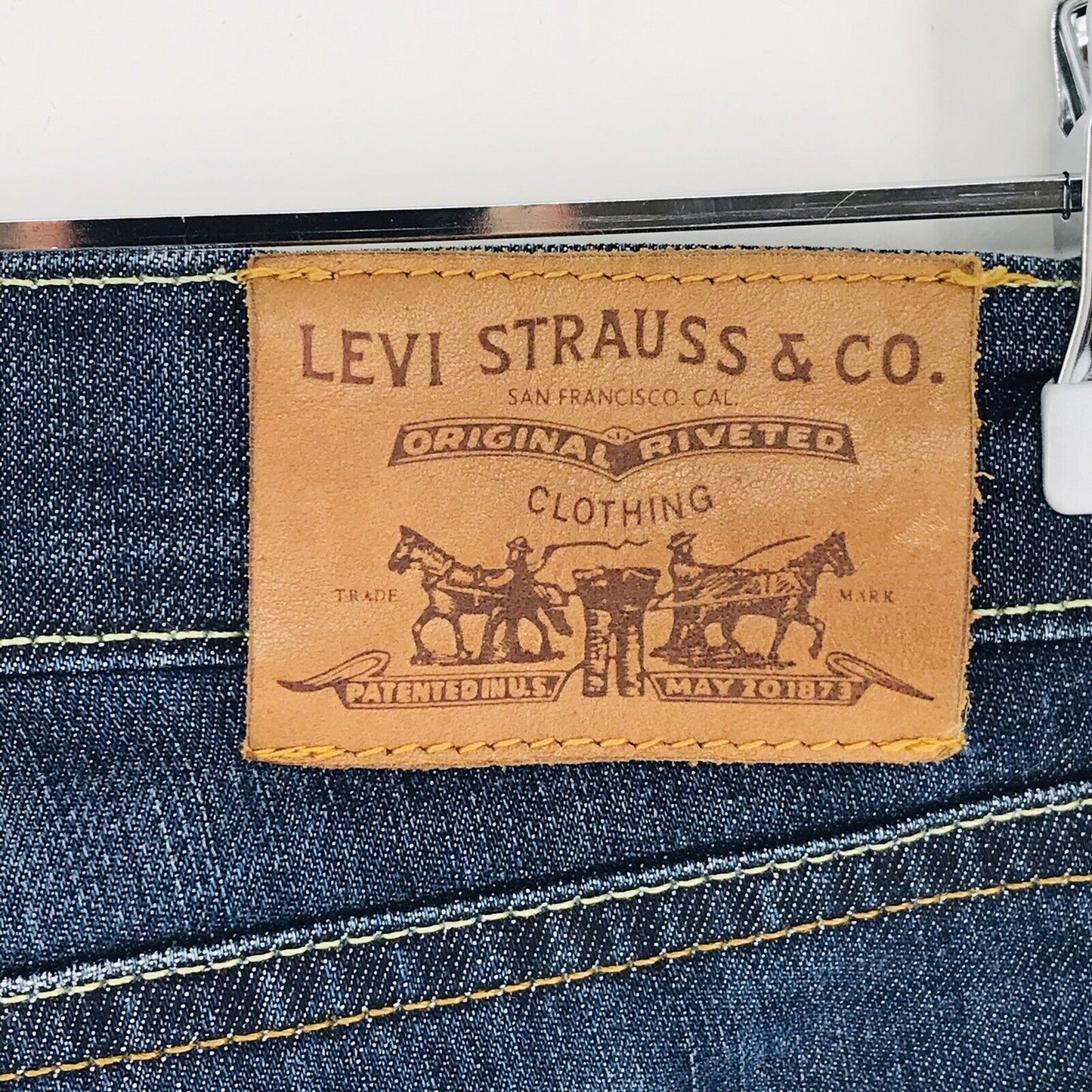 Vintage Levi's Women's 10529 Dark Blue Regular Bootcut Fit Jeans Size W32 L34