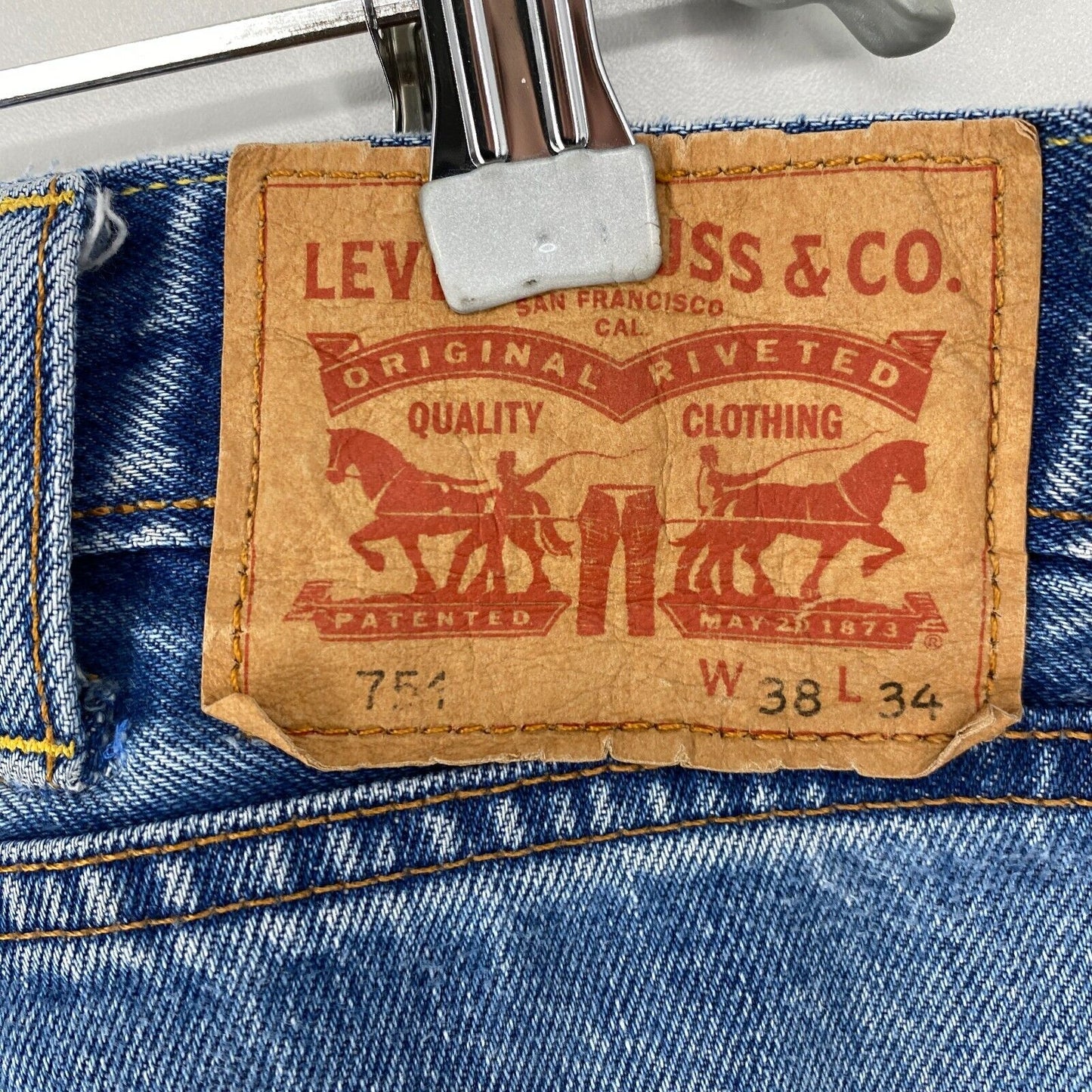 Levi's 751 Jeans in normaler gerader Passform, Blau, W38 L34