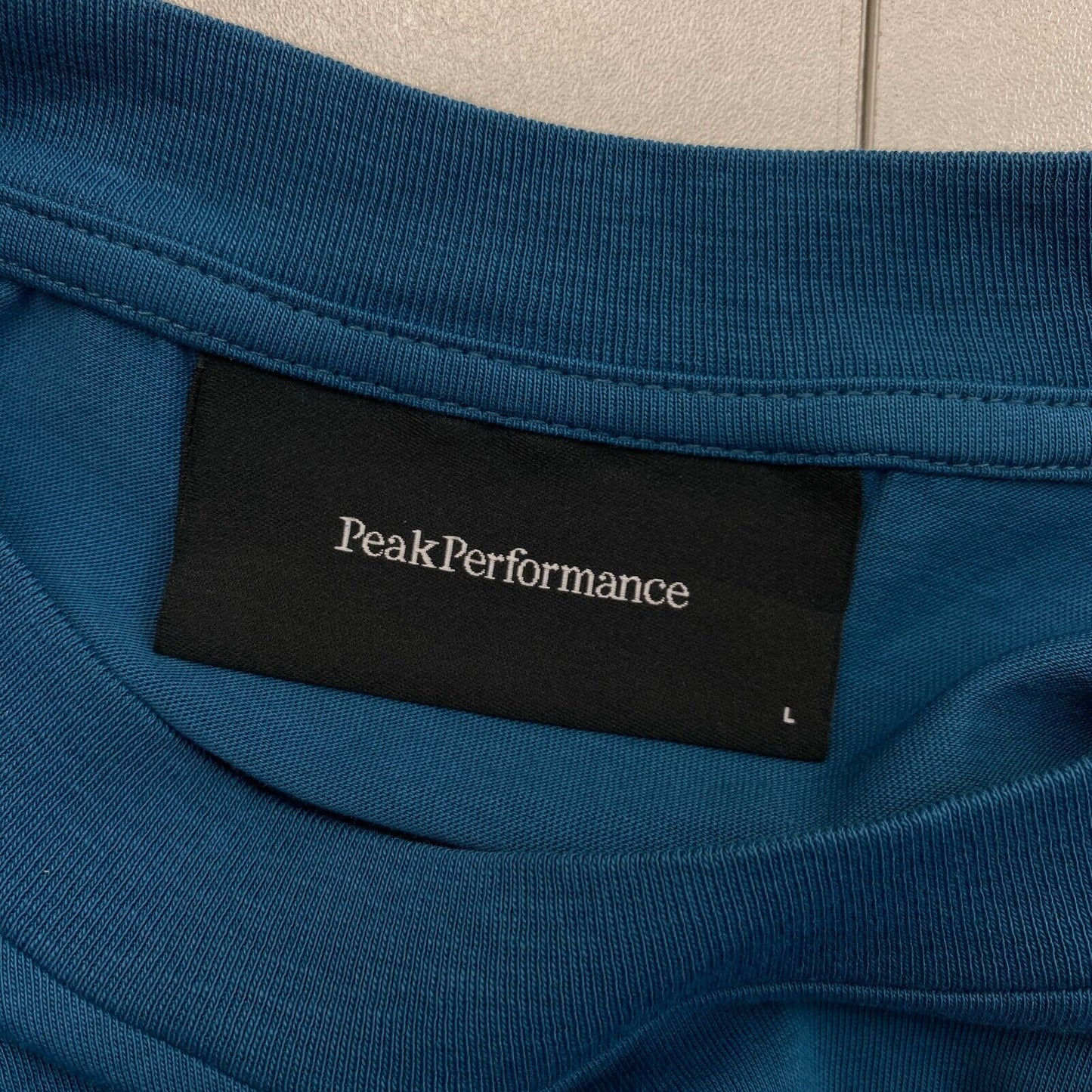 Peak Performance Blue R&D Scale Print Crew Neck Tee T-Shirt Size L