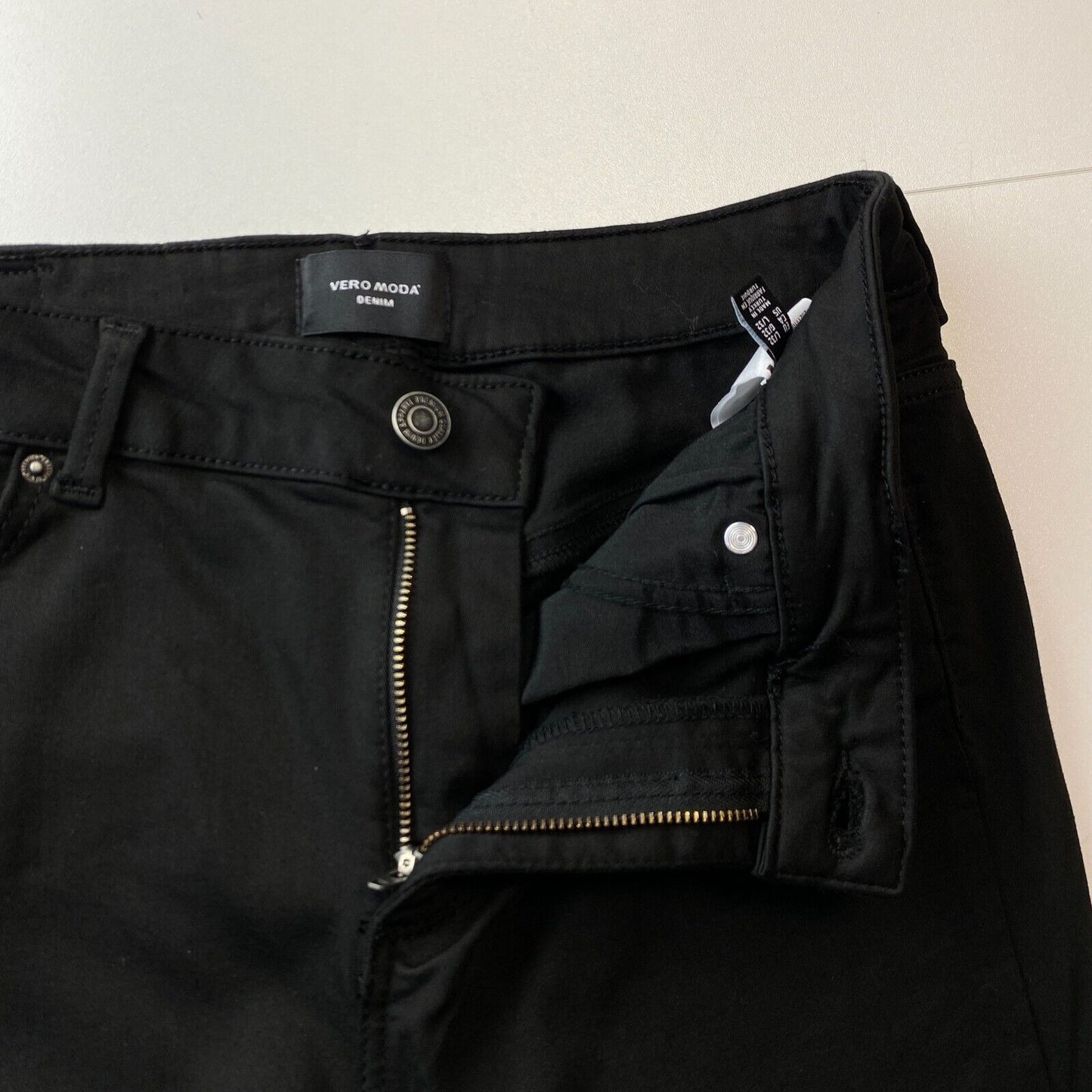 VERO MODA LUX Damen Jeans mit mittelhohem Bund und Skinny-Fit, Schwarz, Größe L W30 L32