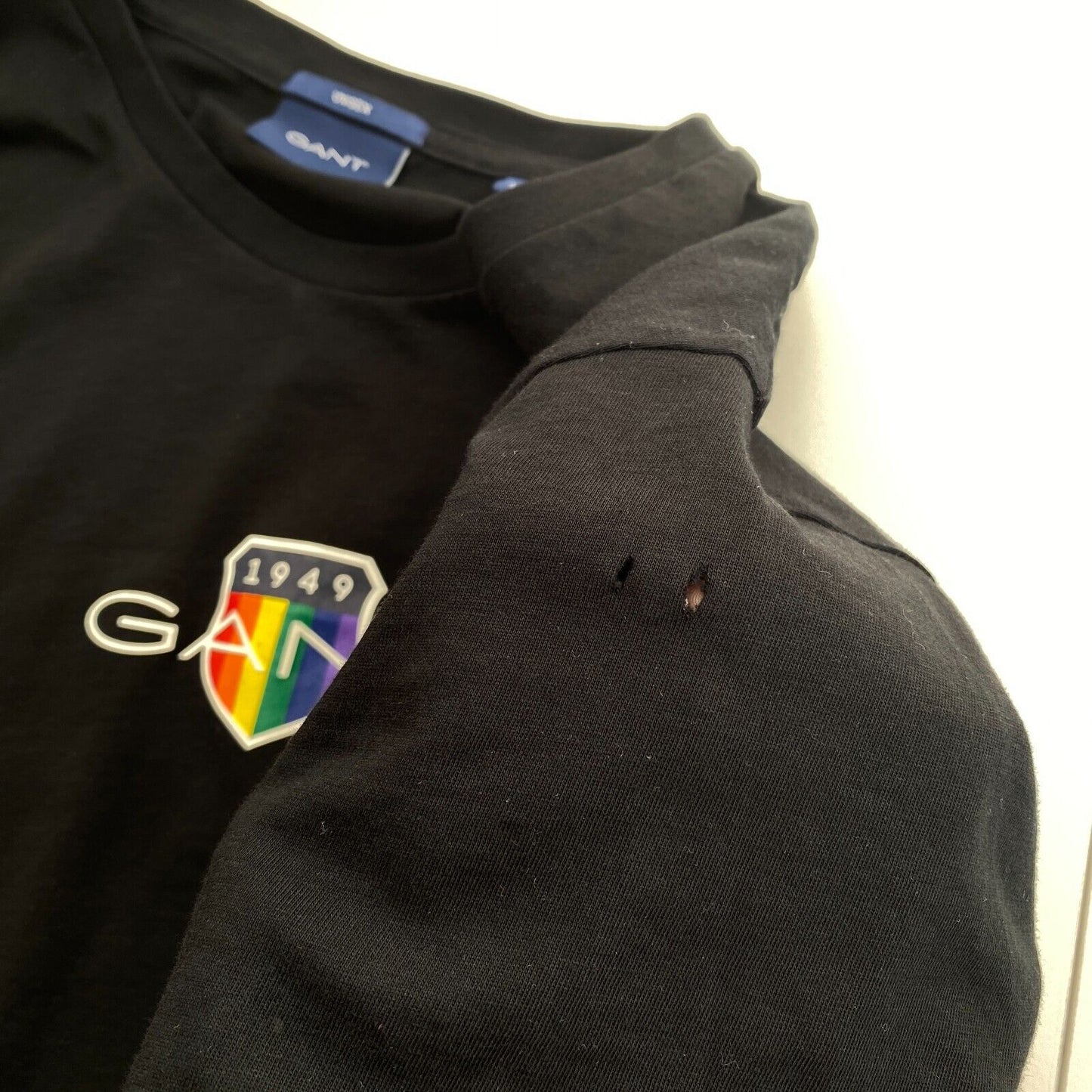 GANT Unisex Black Pride Logo Crew Neck Short Sleeves T Shirt Size XL