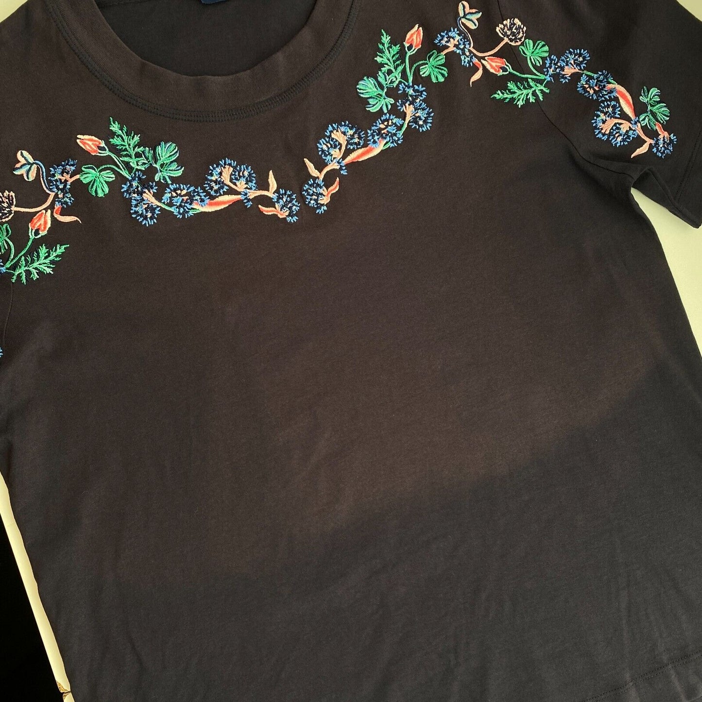 GANT Women Navy Blue Flower Embroidered Crew Neck Short Sleeve T Shirt Size M