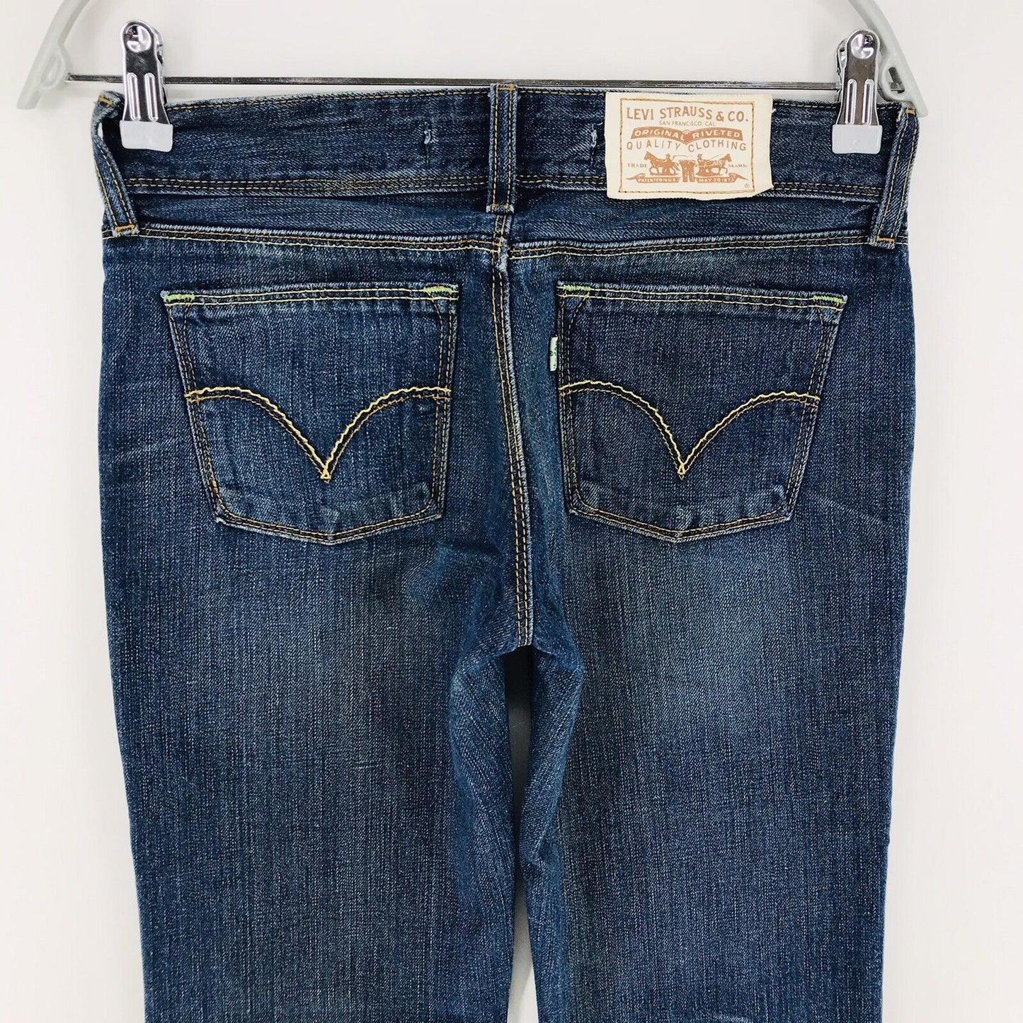 Vintage Levi's Eco 570 Damen Dunkelblau Regular Straight Fit Jeans W27 L32