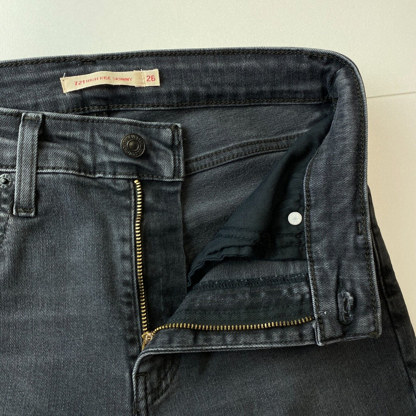 Levi's Premium 721 Damen Jeans mit hoher Taille und Skinny-Fit, Grau, W26 L28