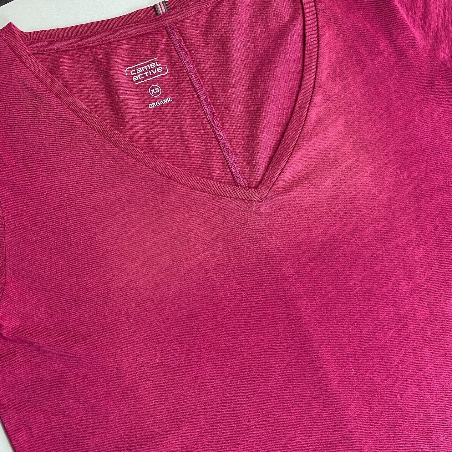 Camel Active Lila T-Shirt mit V-Ausschnitt und kurzen Ärmeln, Größe XS