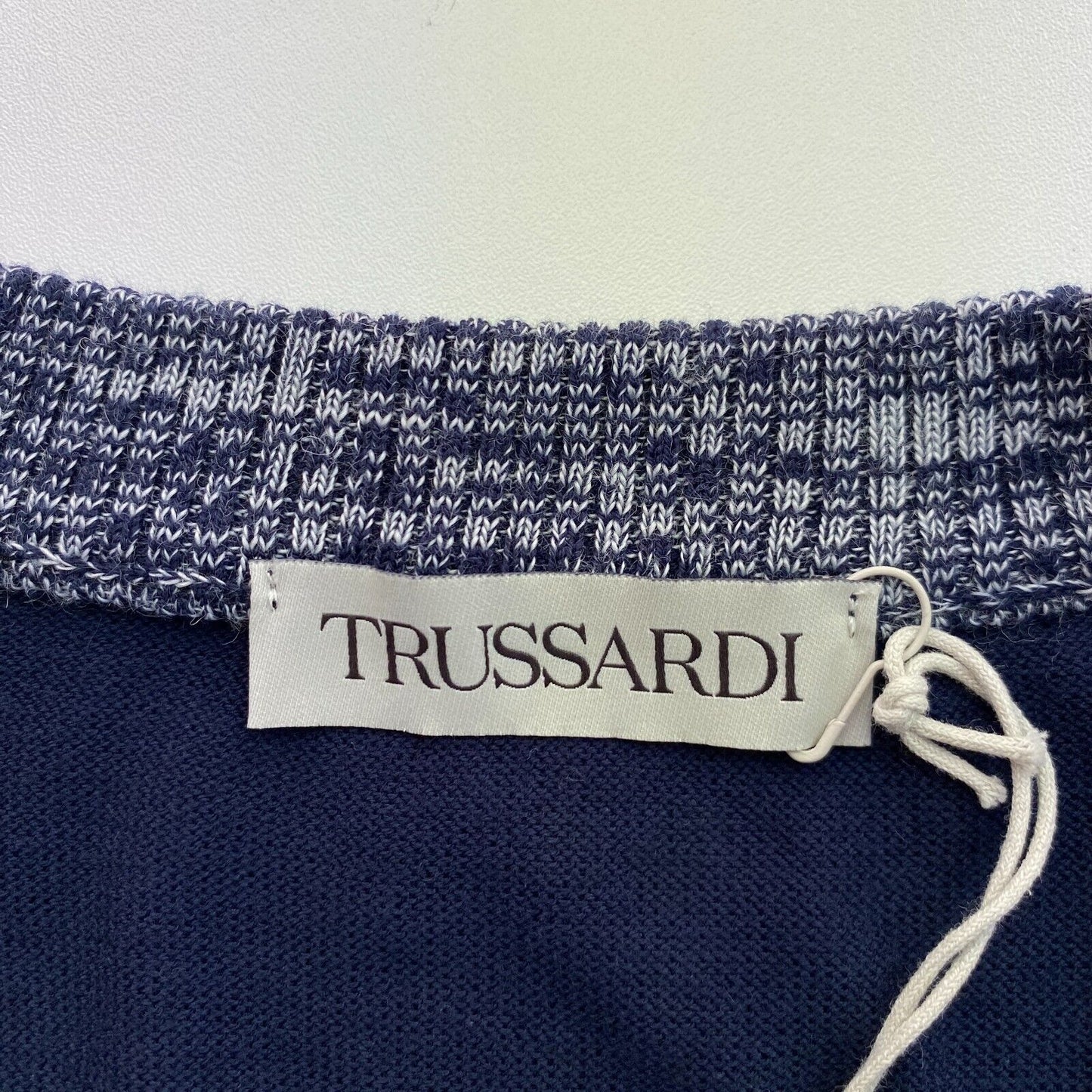 TRUSSARDI Marineblaue Strickbluse mit V-Ausschnitt und kurzen Ärmeln, Größe M