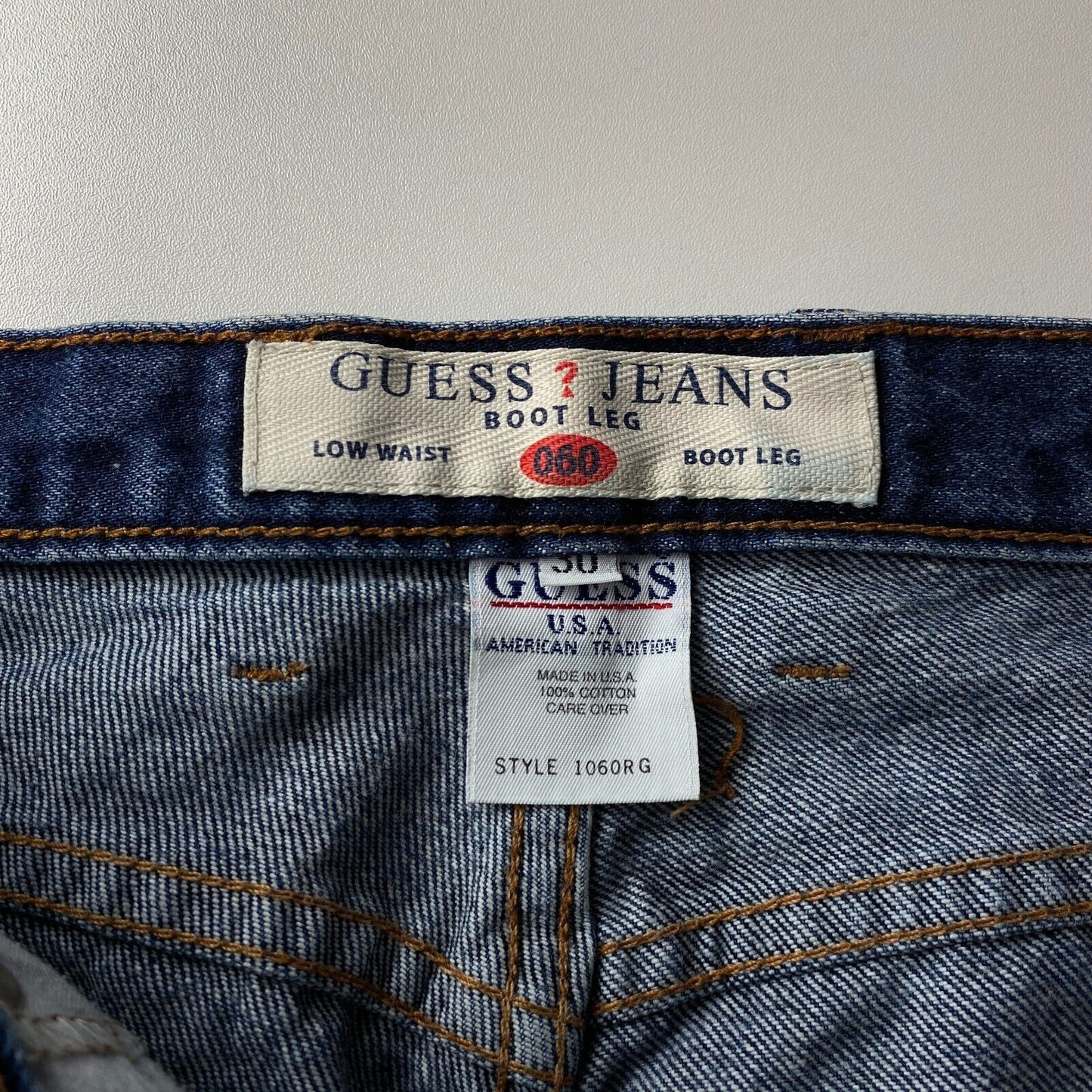 GUESS 060 Blaue Jeans mit niedriger Taille und normaler Bootcut-Passform für Damen, W30 L32, hergestellt in den USA