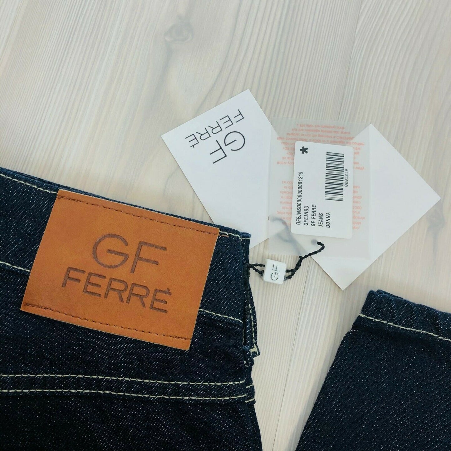 Gianfranco GF Ferre Damen Jeans in Dunkelblau, Regular Fit, leichte Bootcut-Passform, W29 IT 43