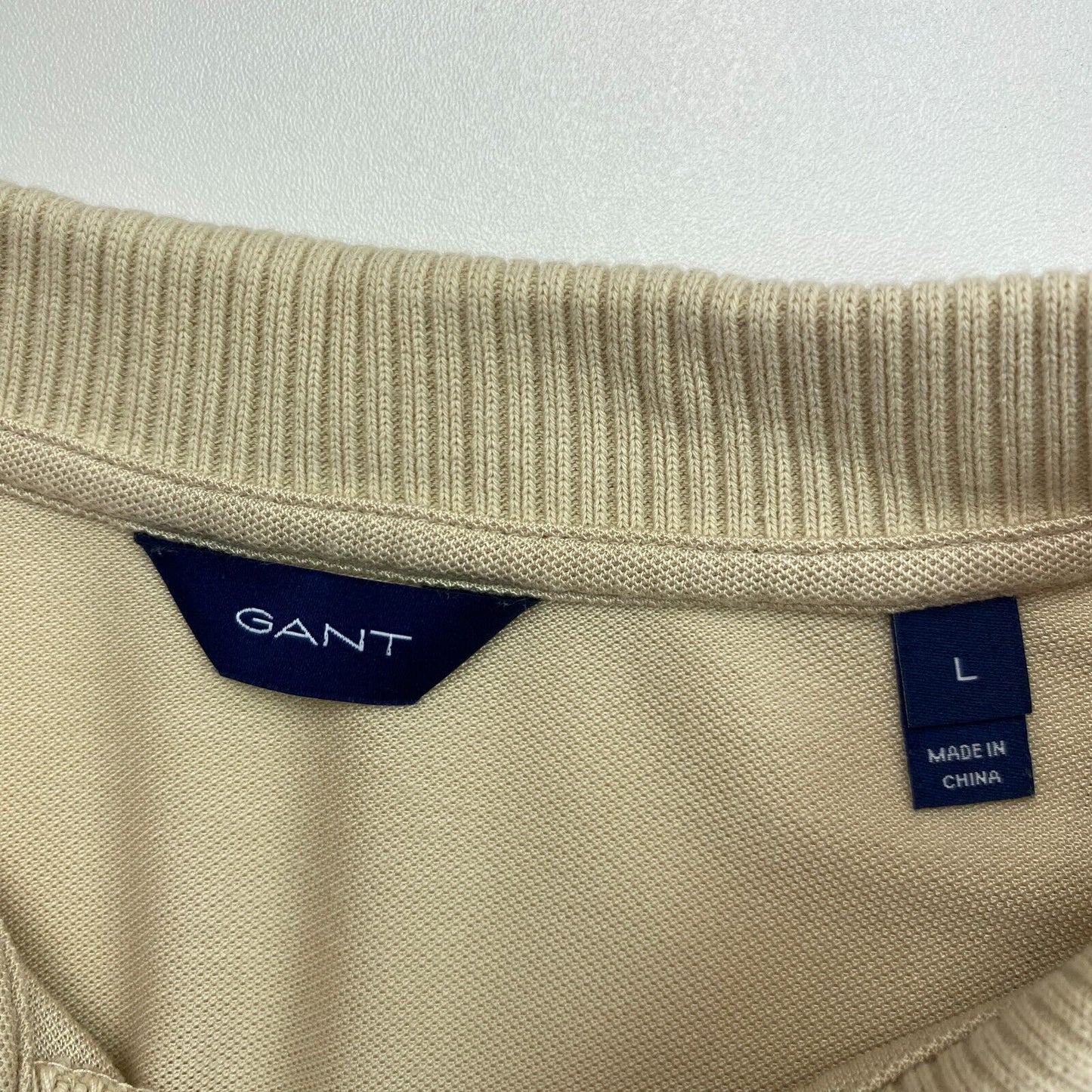 GANT Braunes Piqué-Poloshirt mit Kragen und Detail, Größe L