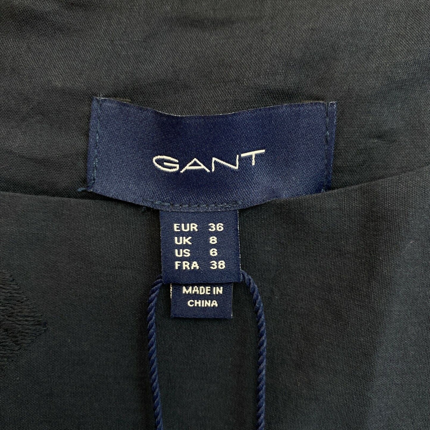 GANT Marineblaues Kleid mit Rundhalsausschnitt und Lochstickerei, Größe EU 36, UK 8, US 6