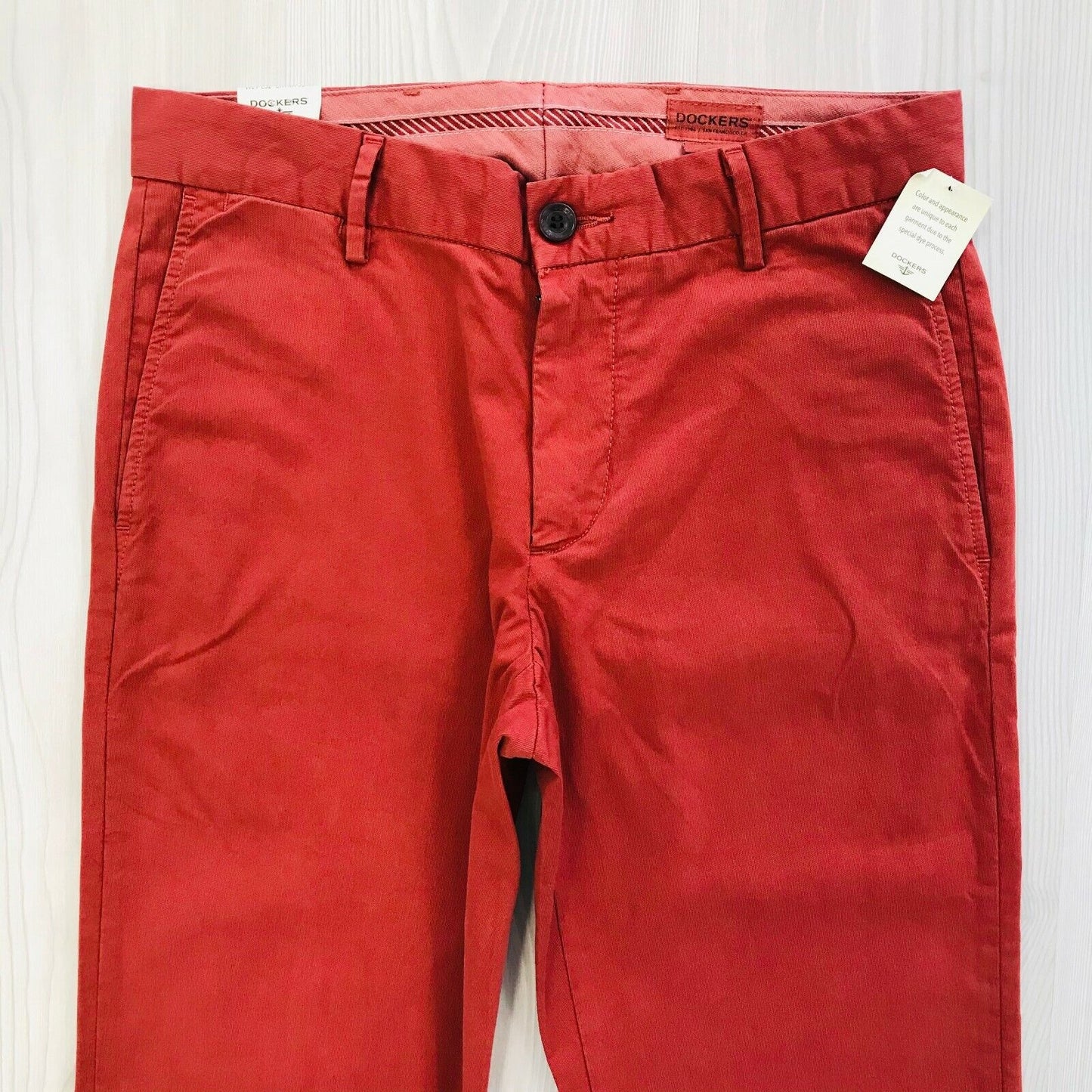 DOCKERS The Clean Khaki Red Extra Slim Fit Flat Front Pants Trousers W29 L32