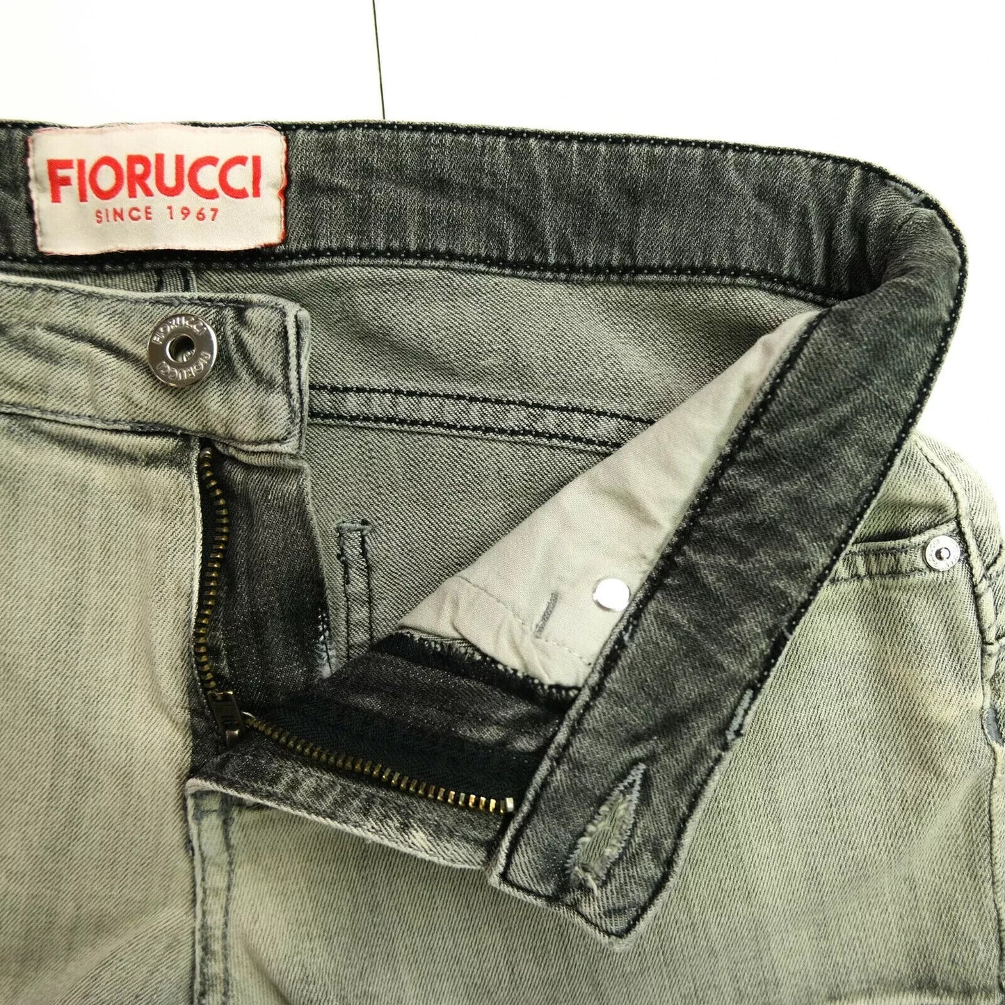 RRP €140 FIORUCCI By Naomi Campbell Light Grey Denim Shorts Size W27