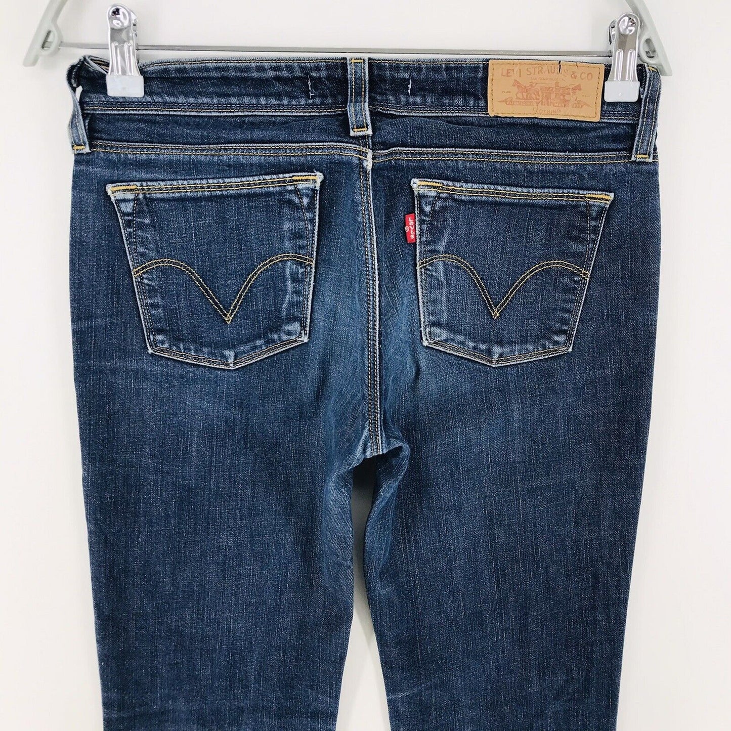 Vintage Levi's 572 Women Dark Blue Regular Bootcut Fit Jeans Size W28 L32