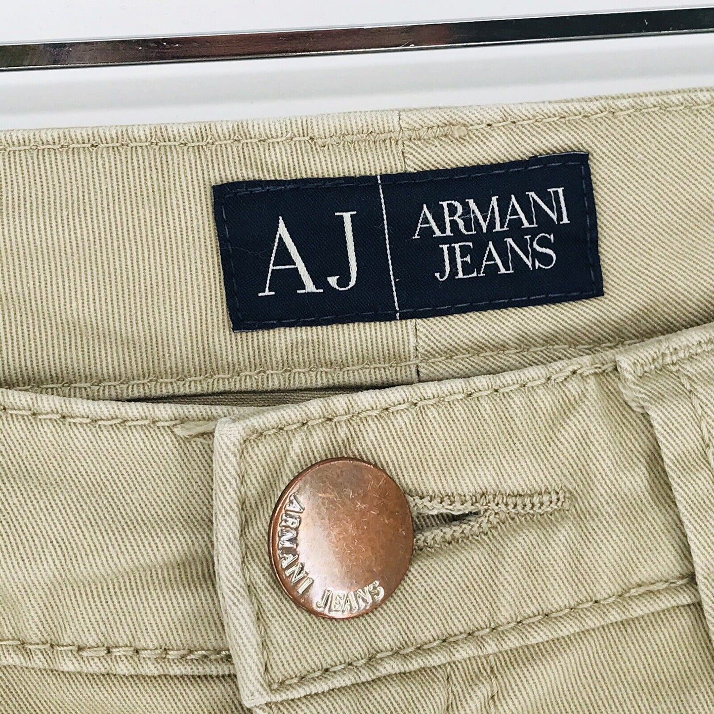 Armani Jeans Damen Jeans mit Stretch-Anteil in normaler, gerader Passform, Größe W28 L33, Beige