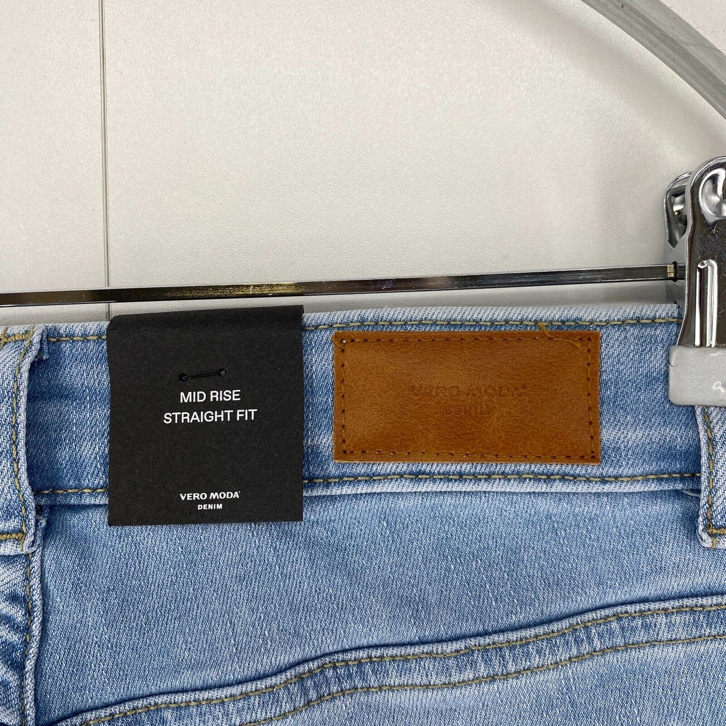 VERO MODA DAF Damen Jeans, Blau, mittlere Leibhöhe, normale Passform, gerade Passform, Größe W28 L34