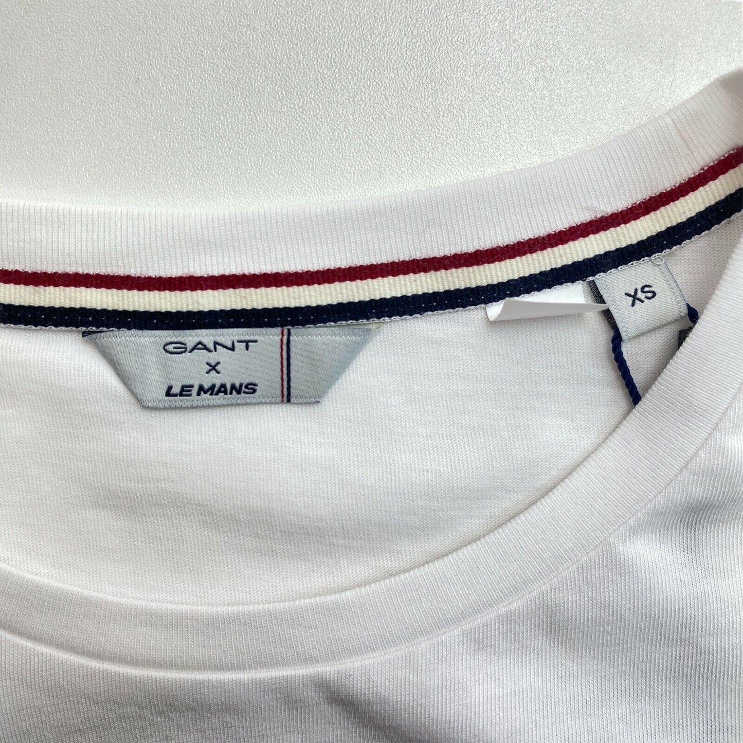 GANT x LE MANS – T-Shirt mit Rundhalsausschnitt und Grafik, weiß, Größe XS