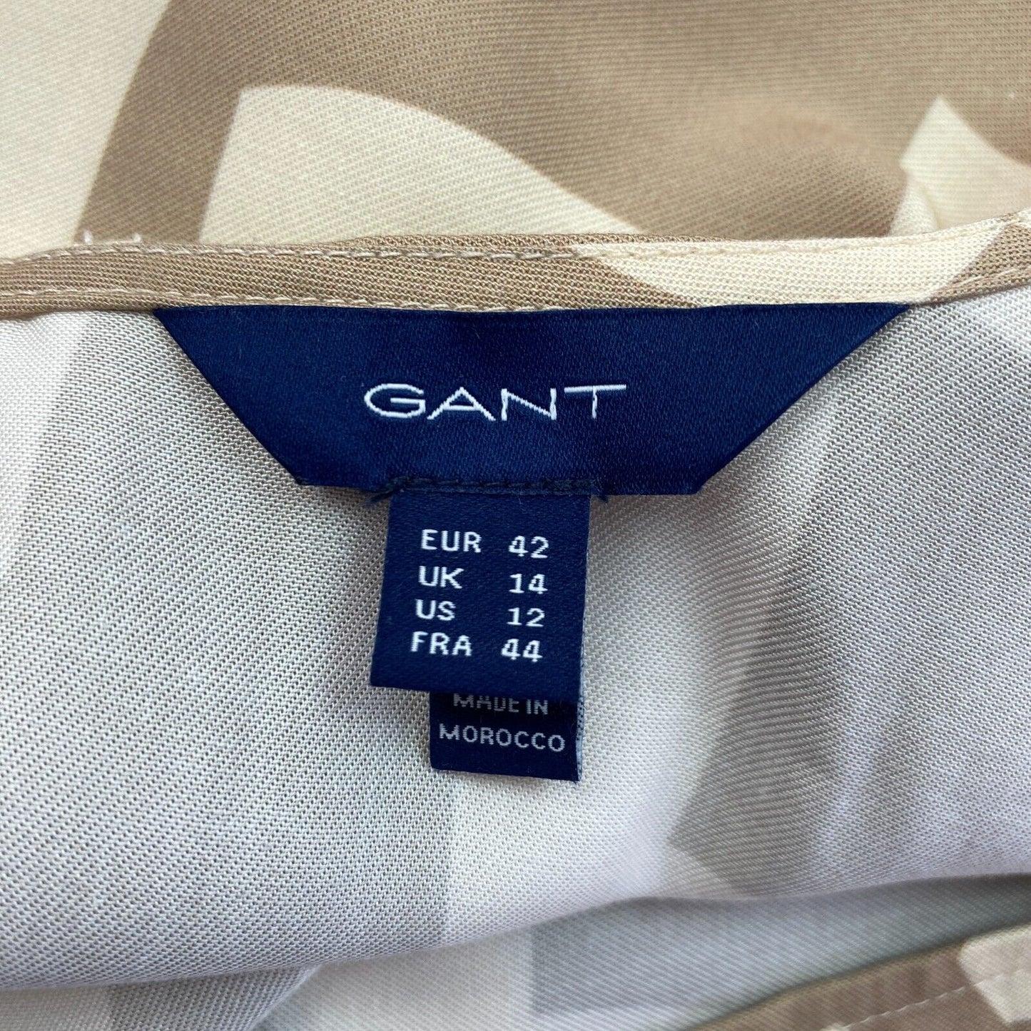 GANT Hellbraune Bluse mit geometrischem Muster und kurzen Ärmeln, Größe EU 42 UK 14 US 12