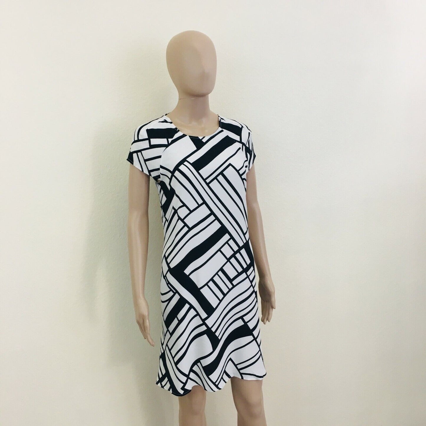 ZARA Black & White Short Sleeve Dress Size S