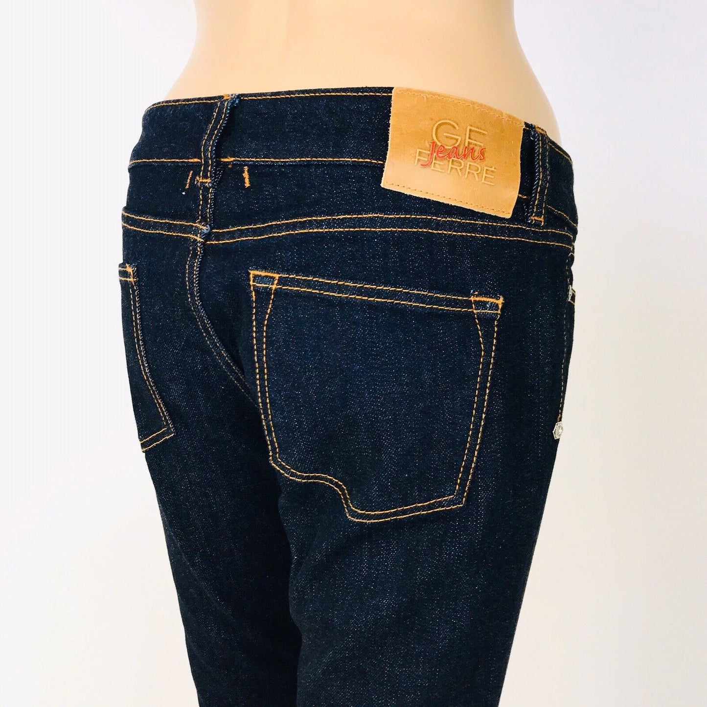 Gianfranco GF Ferre Jeans Cropped Straight Dark Blue Jeans Size W26 / IT40 / UK8