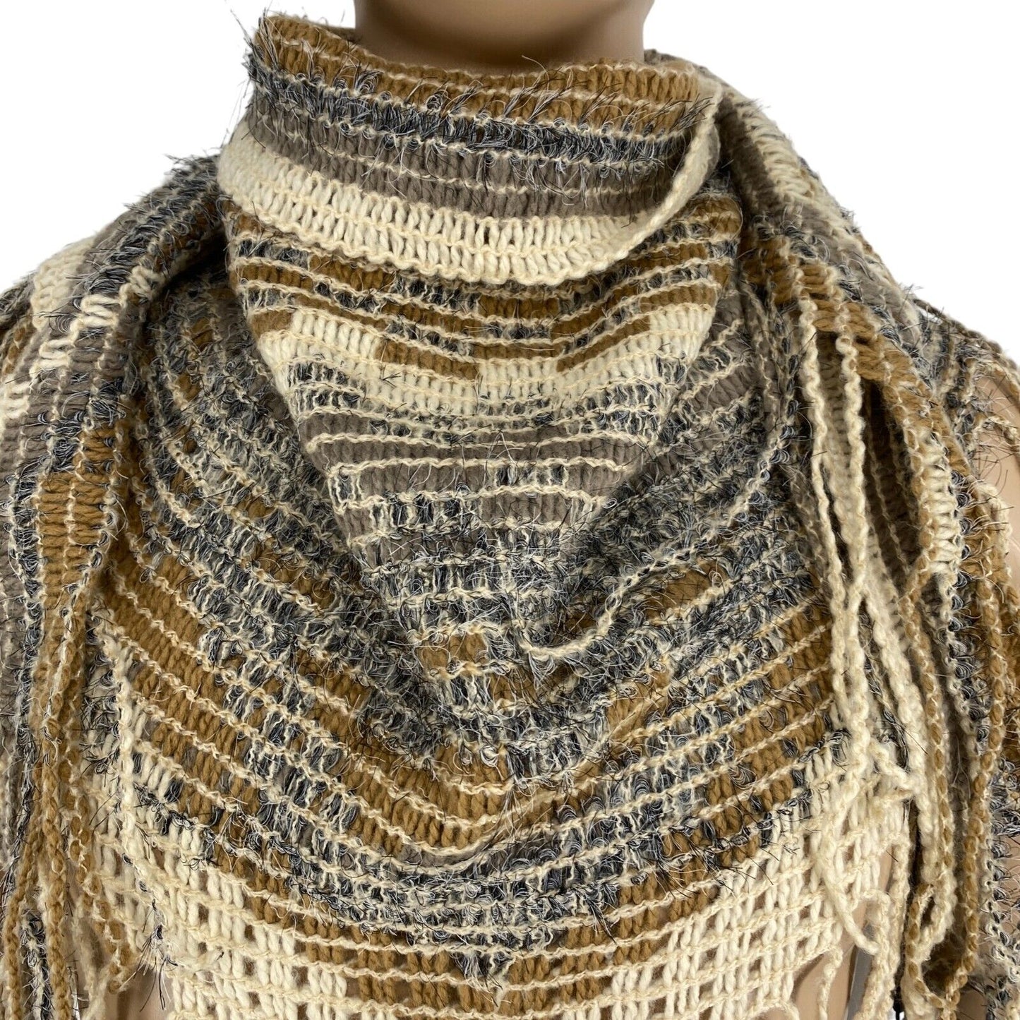 ARTISTI ITALIANI Beige Knitted Triangle Scarf Shawl