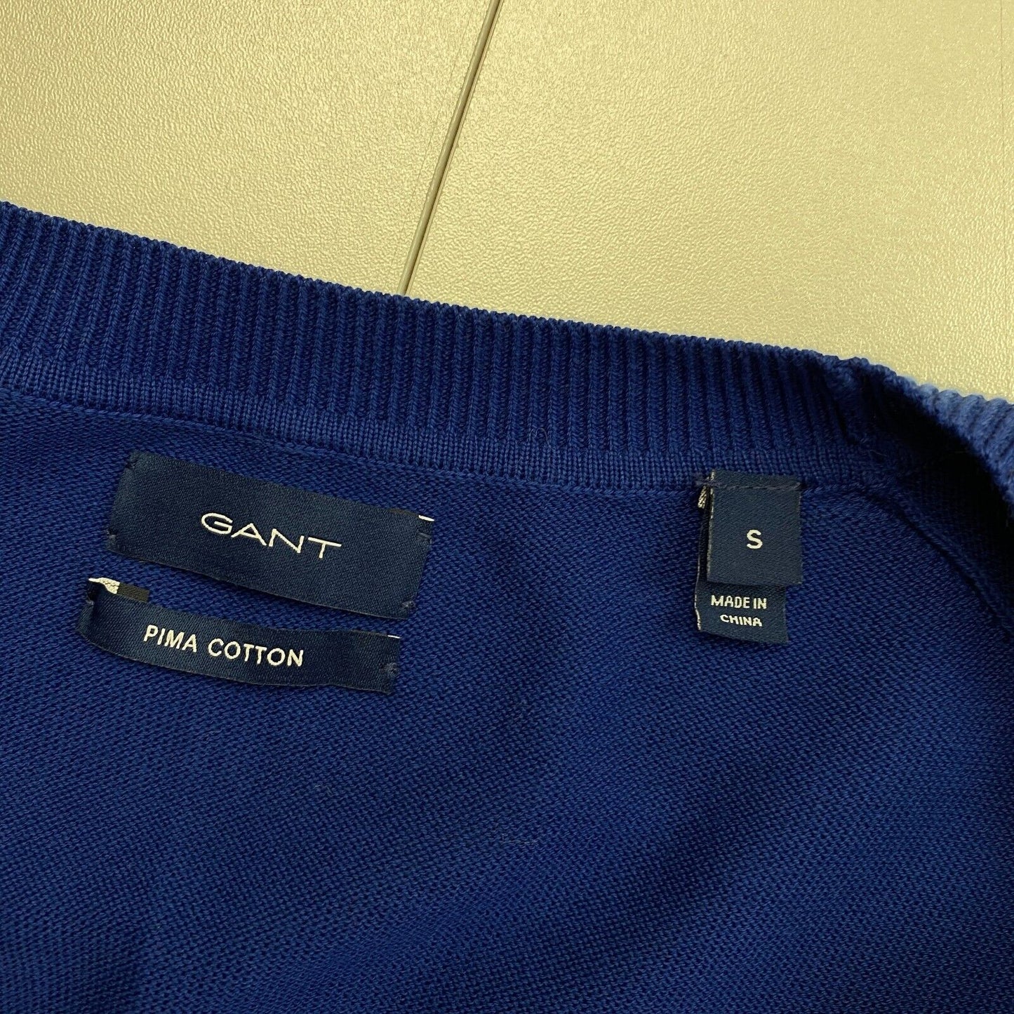 GANT Marineblauer Cardigan aus Pima-Baumwolle mit V-Ausschnitt, Größe S