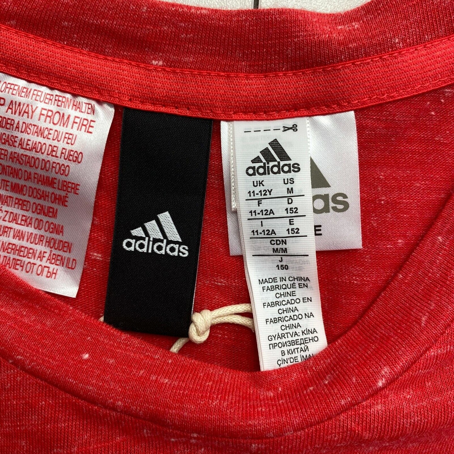 Adidas T-Shirt mit Rundhalsausschnitt und großem Logo, rot, Größe 11–12 Jahre