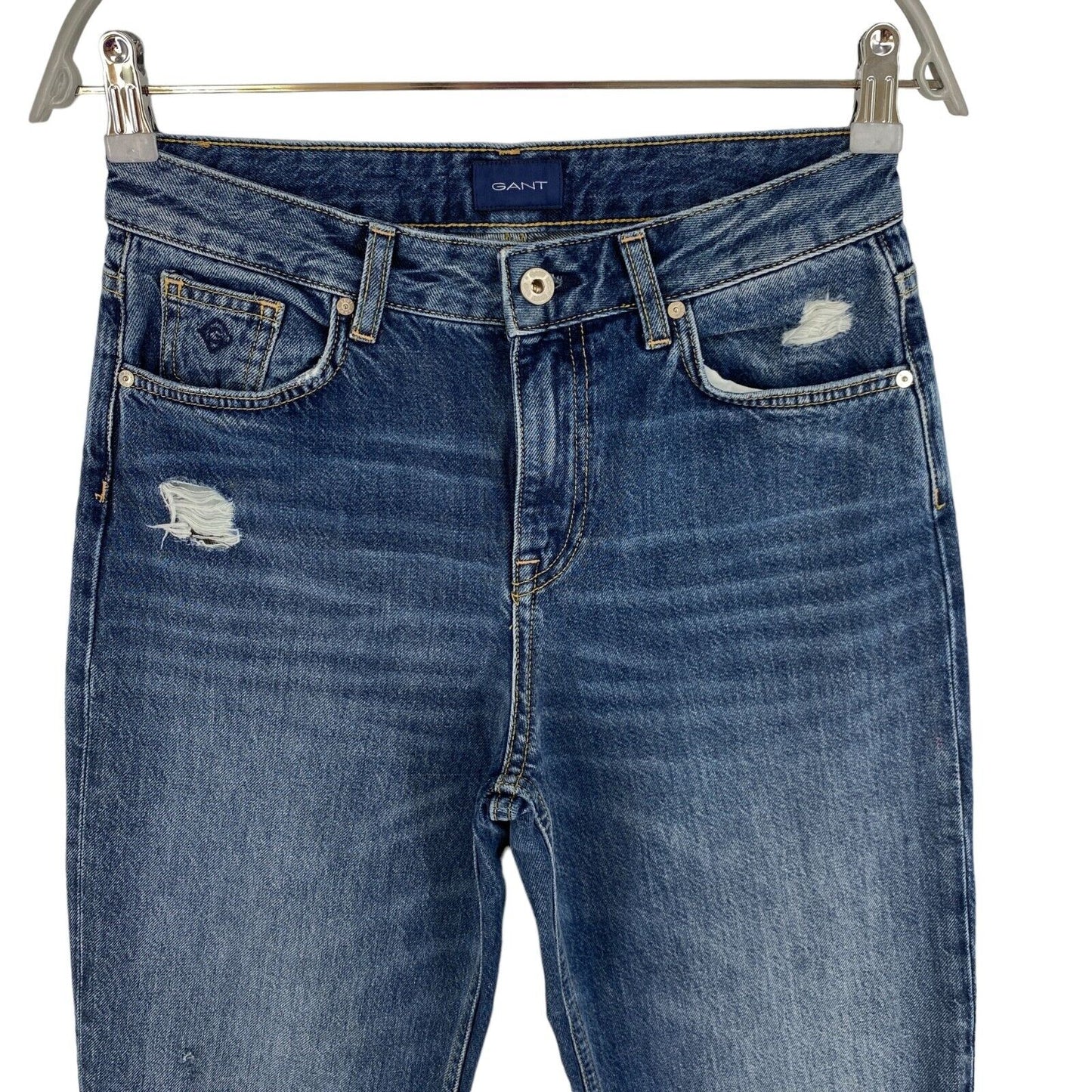 GANT Damen CAMIE Jeans im Relaxed Fit mit verkürzten, zerrissenen Beinen, Größe W26