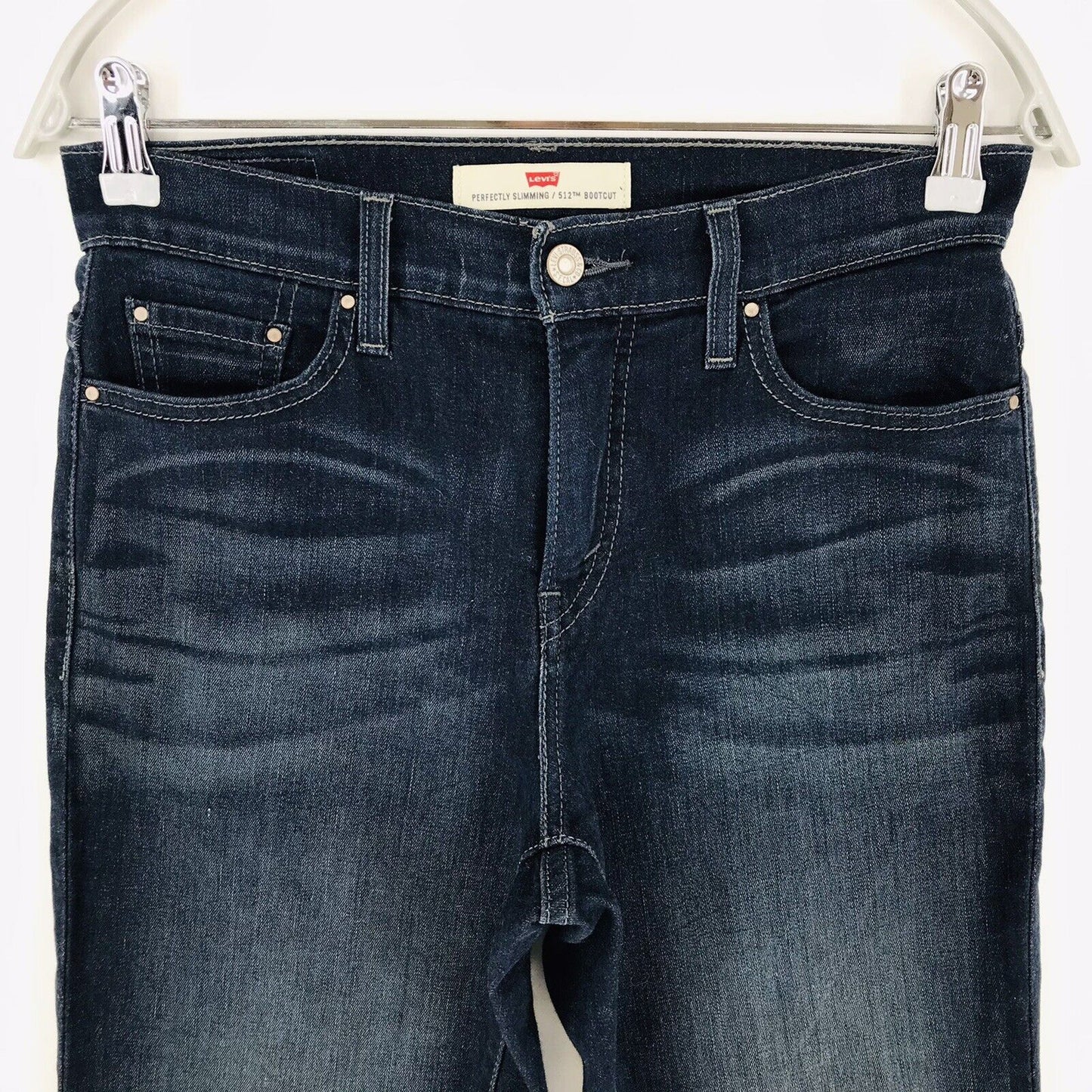 Vintage Levi's 512 Femmes Sur Mesure Bleu Foncé Slim Fit Sous Le Short Du Genou W27