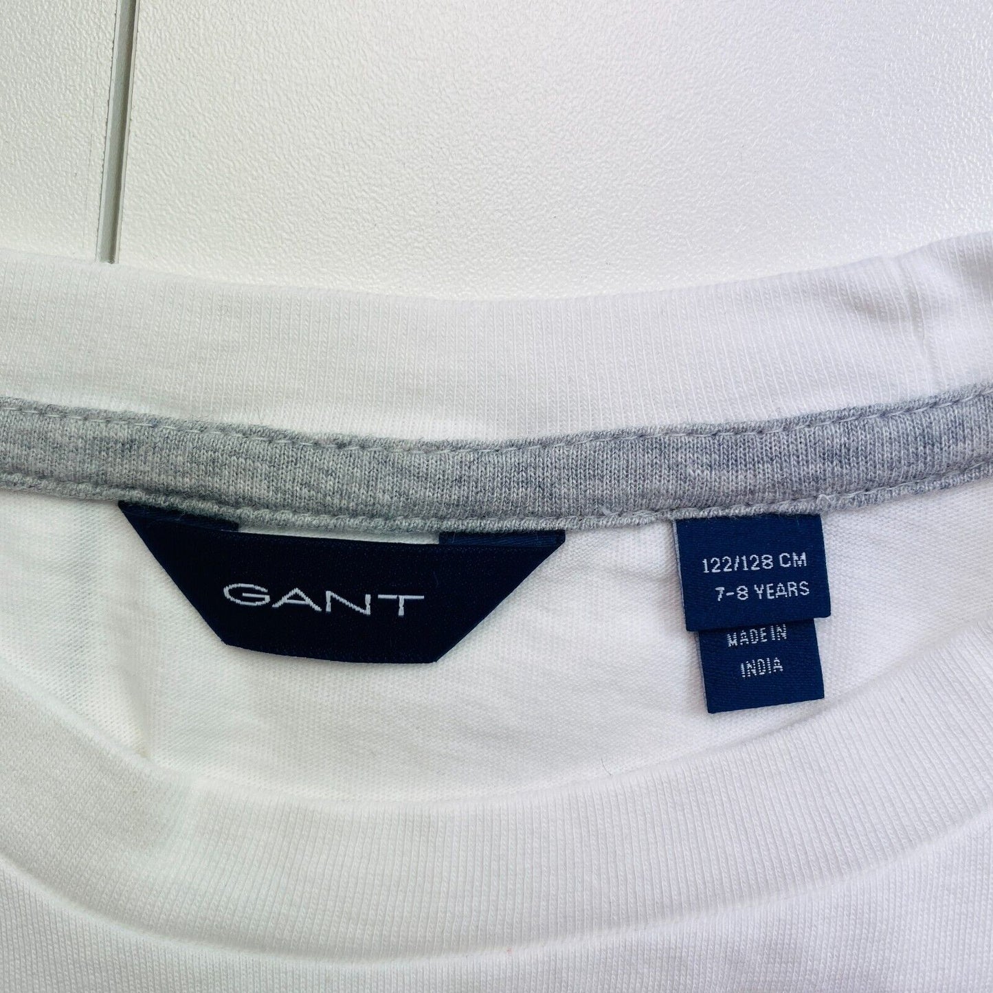 GANT Boys White Archive Shield Crew Neck T-Shirt Size 7-8 Years 122/128 cm