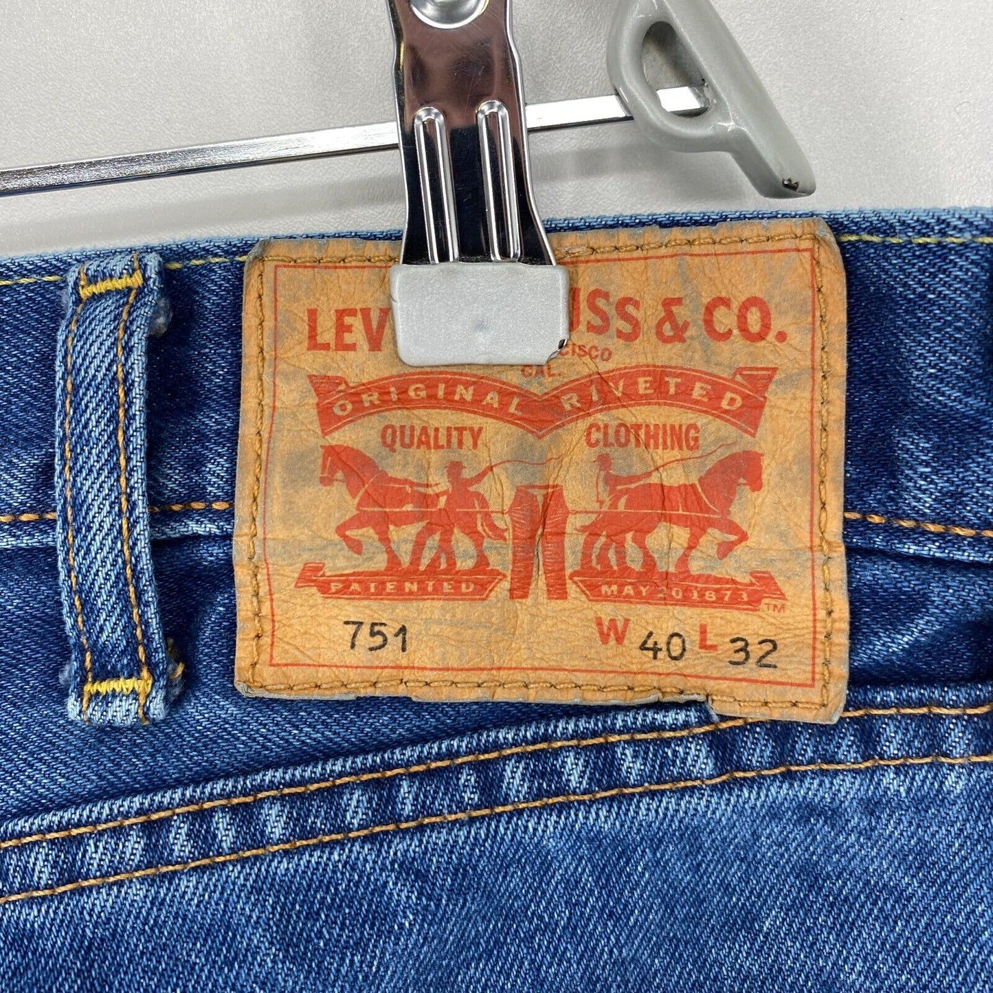 Levi's 751 Jeans in normaler gerader Passform, Blau, W40 L32