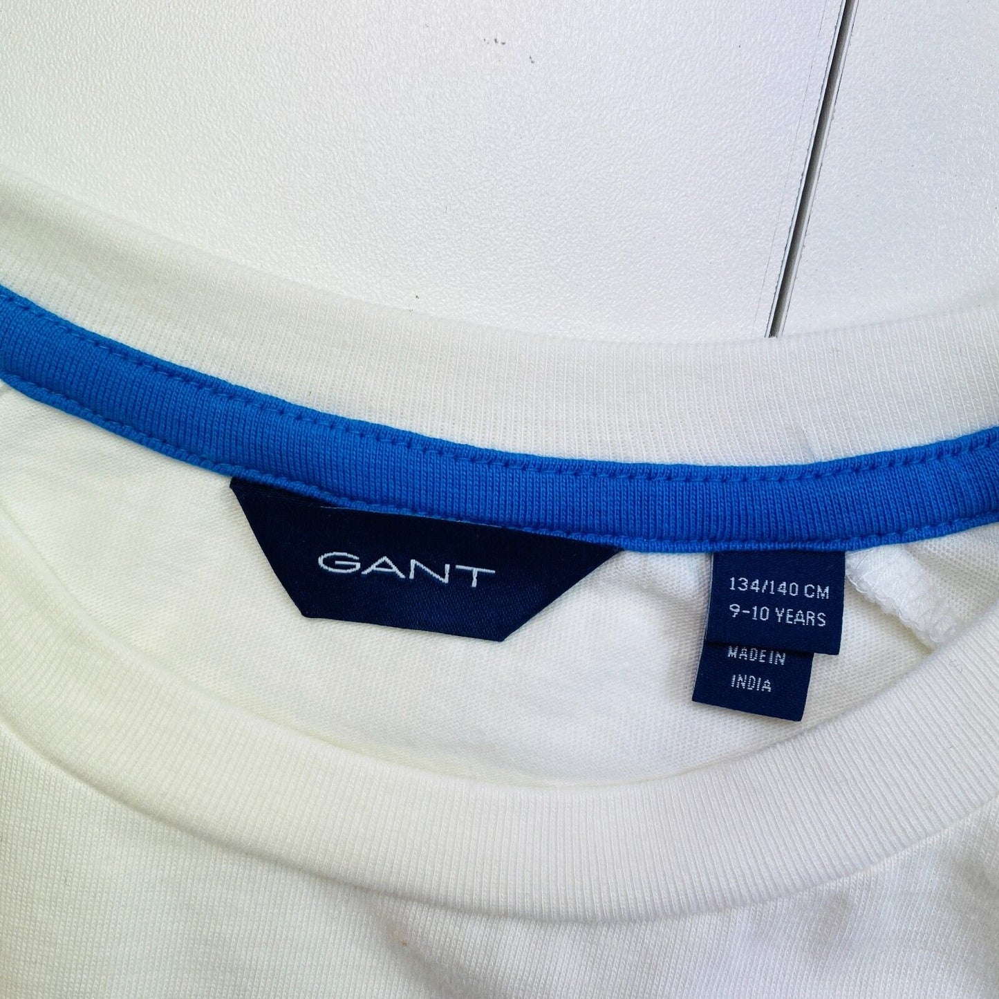 GANT Jungen T-Shirt mit weißen Streifen, Rundhalsausschnitt, lange Ärmel, Größe 9–10 Jahre, 134/140 cm