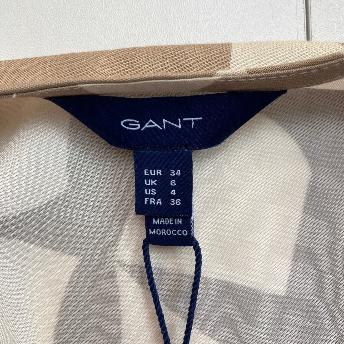 GANT Hellbraune Bluse mit geometrischem Muster und kurzen Ärmeln, Größe EU 34 UK 6 US 4