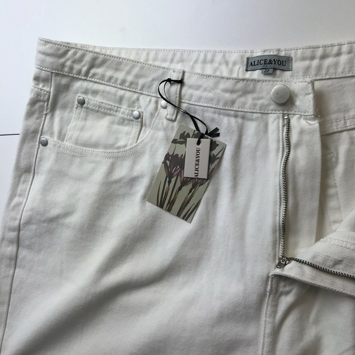 ALICE&YOU Women White High Waist Relaxed Straight Fit Ripped Jeans Size 22 W42