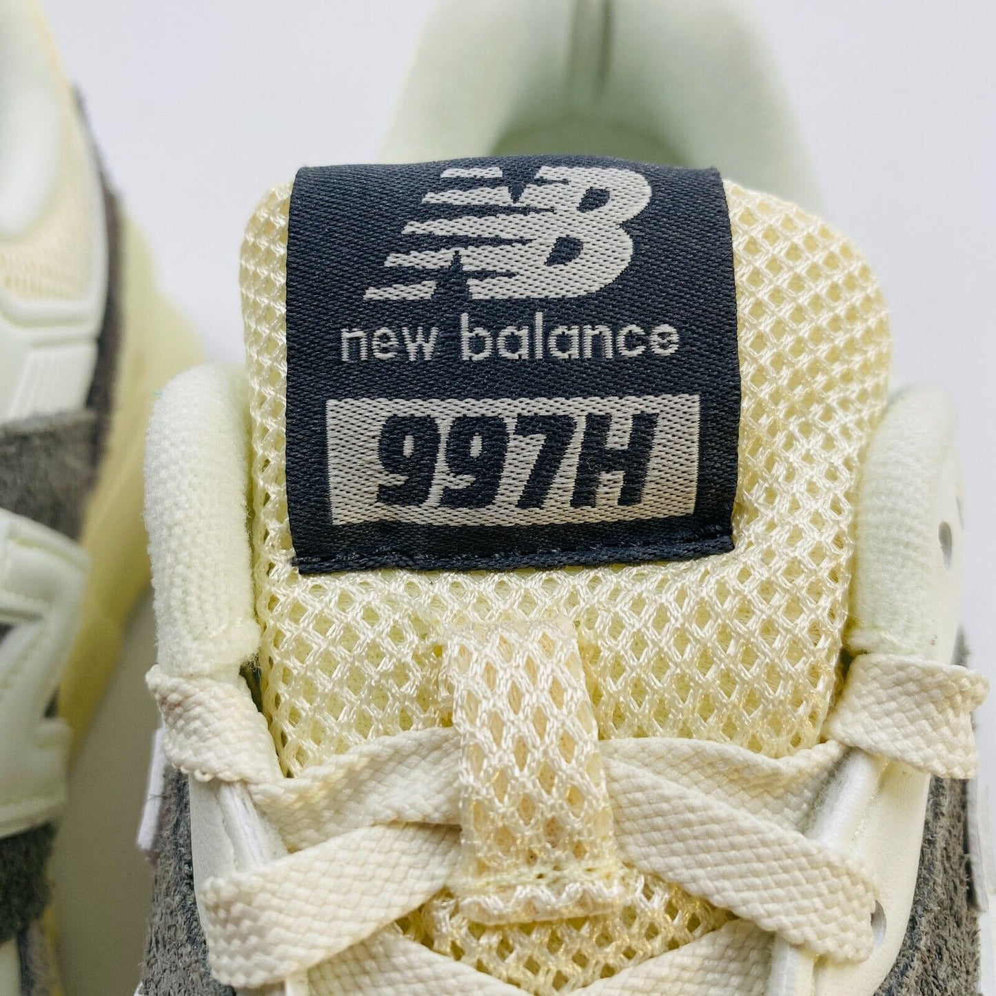 New Balance Boys Grey Beige Suede Leather Shoes Sneakers EUR 38.5 UK 5.5 US 6