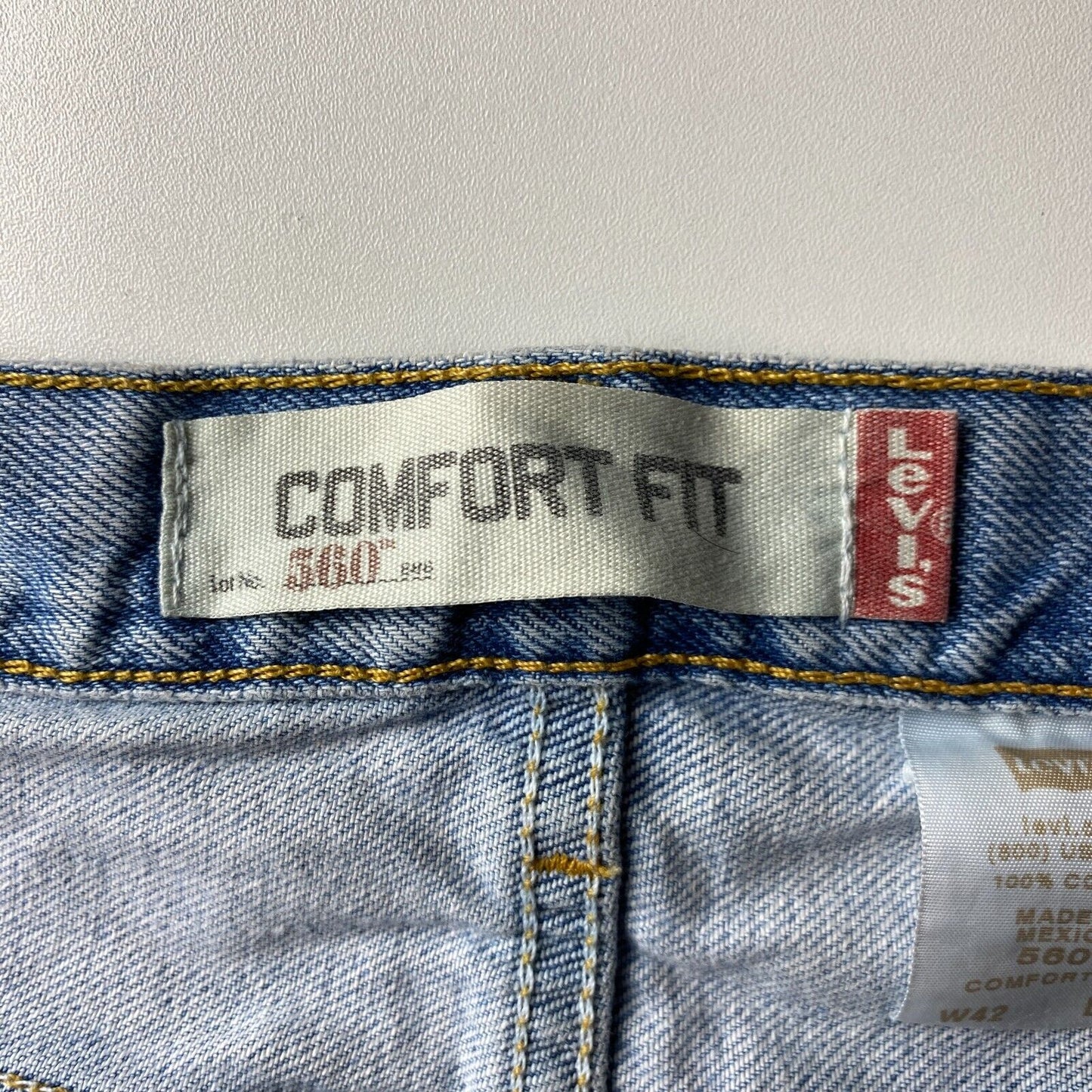 Vintage Levi's 560 Blue Comfort Tapered Fit Jeans W42 L30