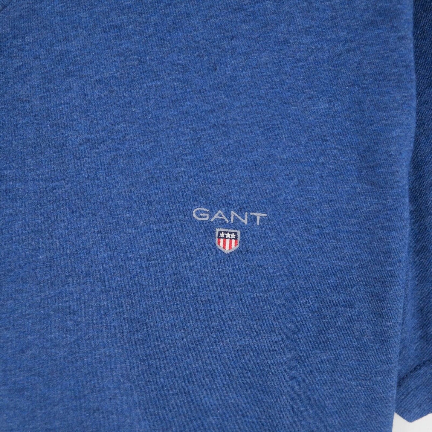 GANT Blaues T-Shirt mit V-Ausschnitt und schmalem Schnitt, Original-Logo, Größe L