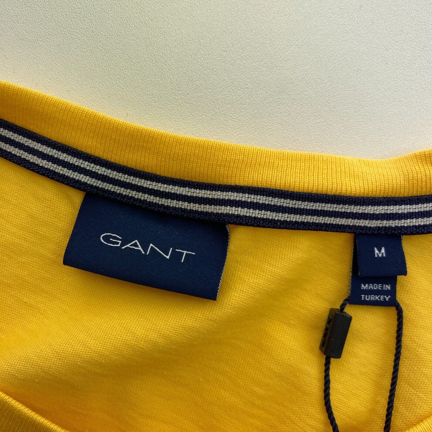 GANT T-Shirt mit Rundhalsausschnitt und Logo, Gelb, Größe M