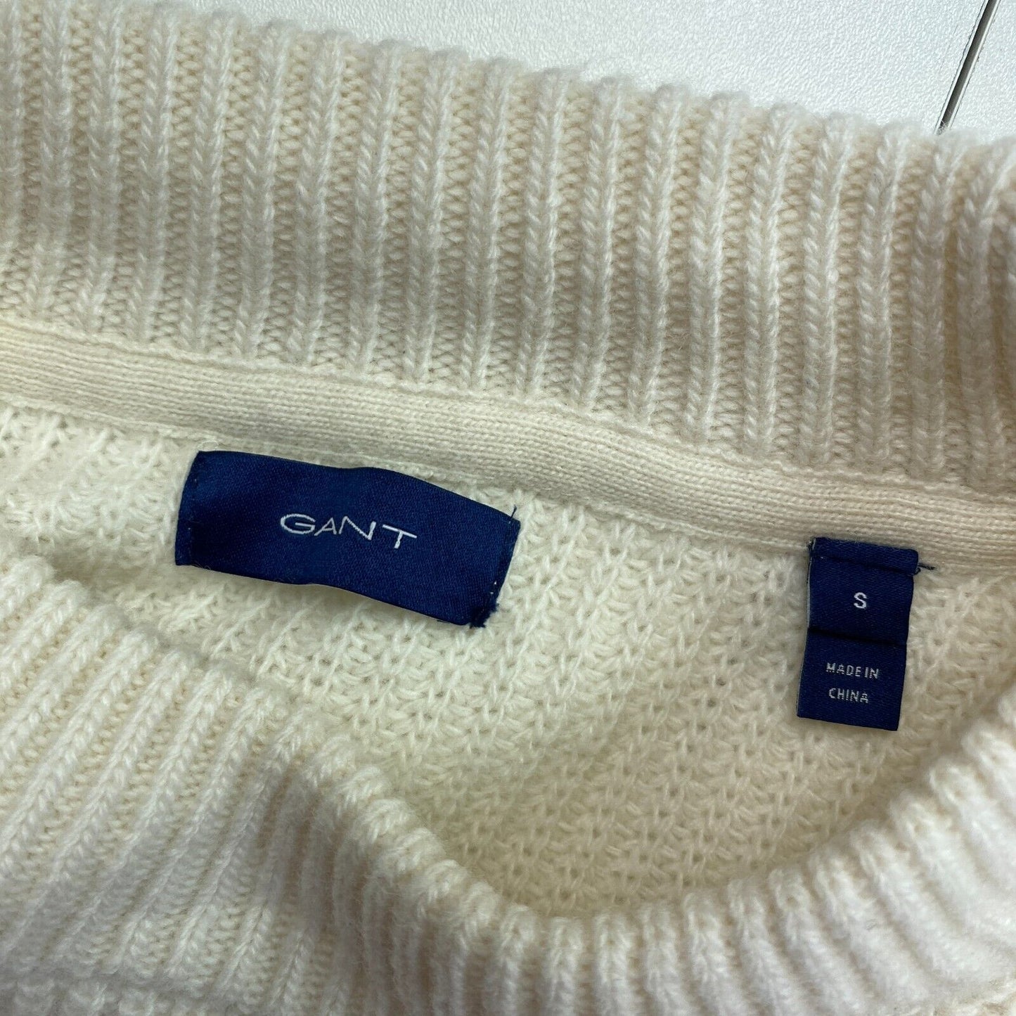 GANT Pullover aus gerippter Wollmischung mit Rundhalsausschnitt, Beige, Größe S