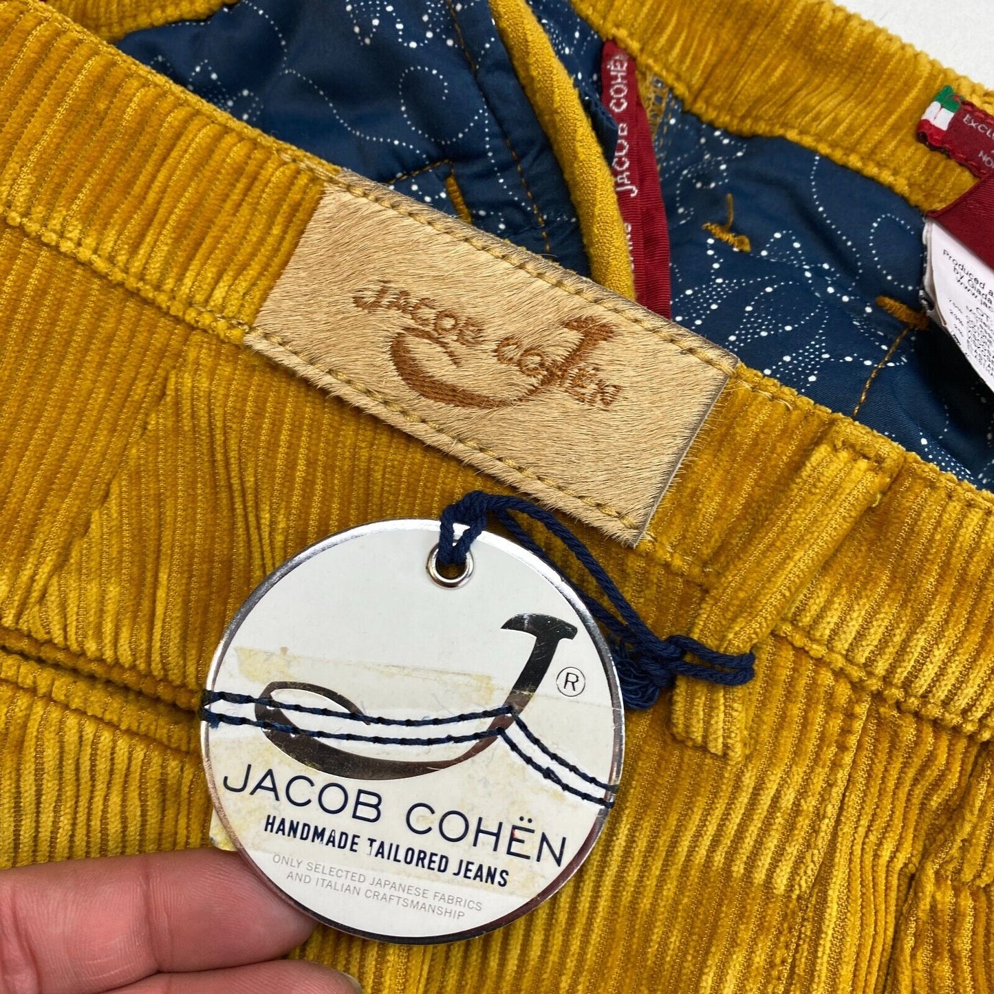 JACOB COHEN Women BRIGITTE Yellow Corduroy Capri Pants Trousers Size W26