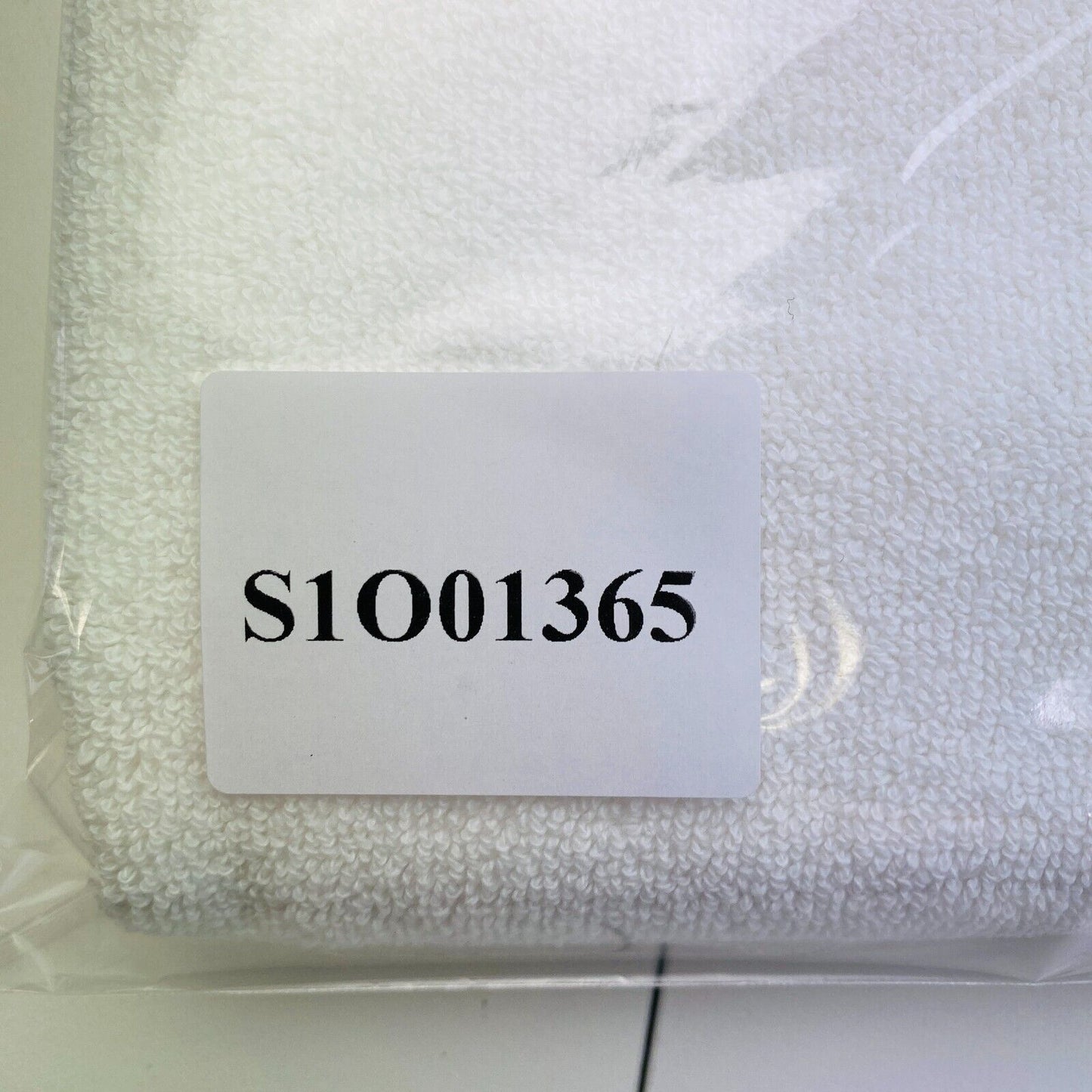 GANT White G Shower Bath Mat Size 50 x 80 cm