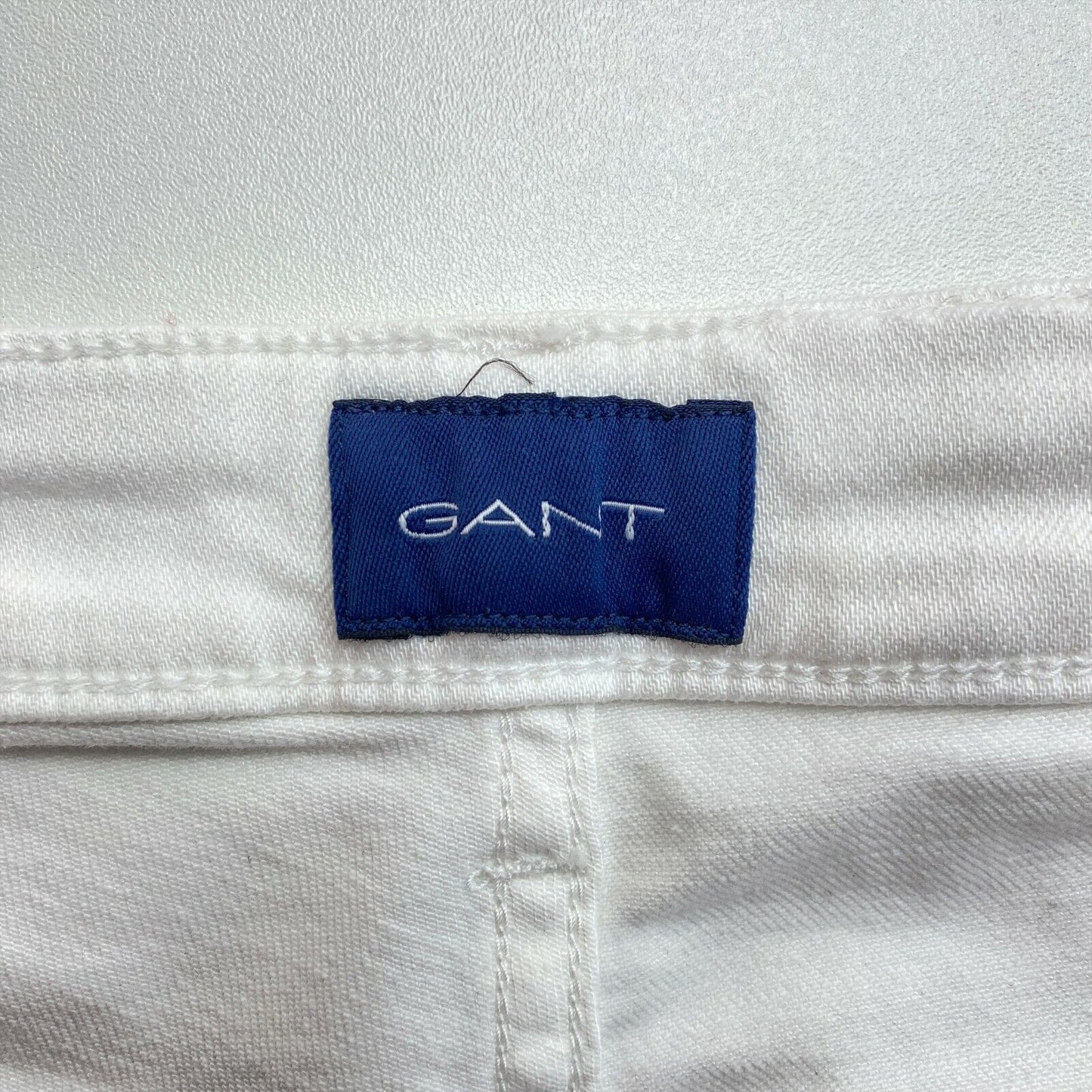 GANT – Lockere Shorts aus weißem Denim, Größe W27