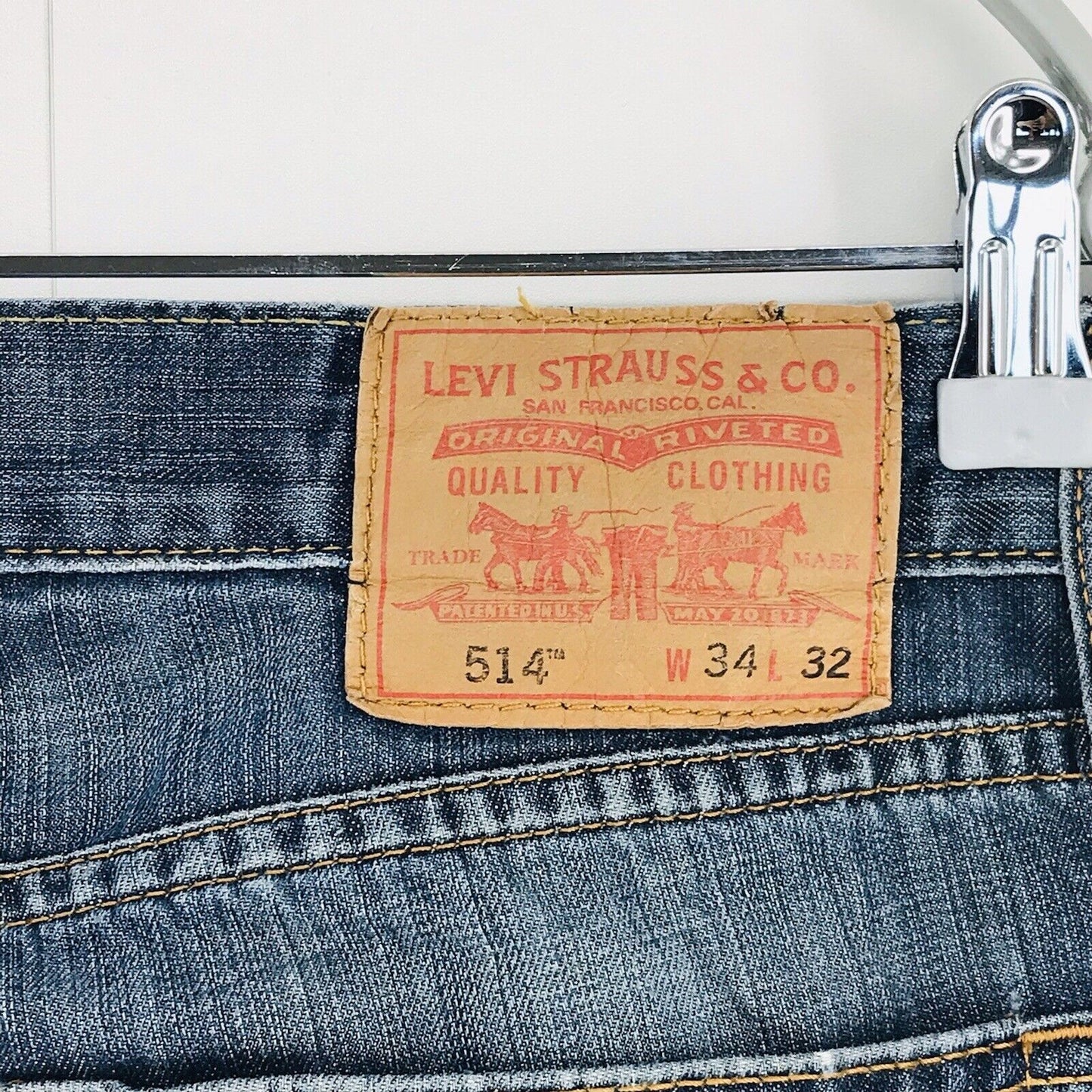 Vintage Levi‘s 514 Dark Blue Slim Straight Fit Jeans Size W34 L32