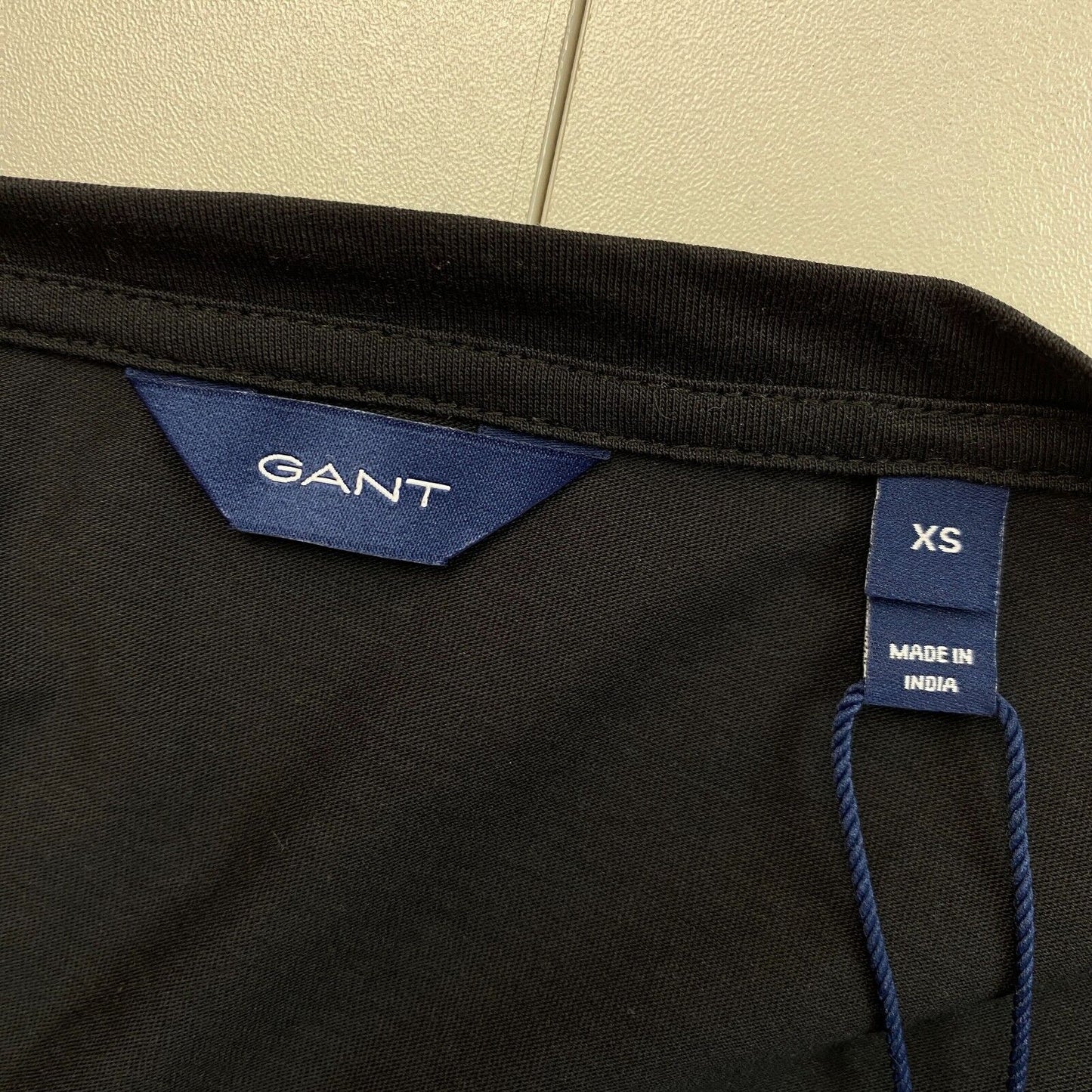 GANT T-Shirt mit V-Ausschnitt, Schwarz, Original, Größe XS