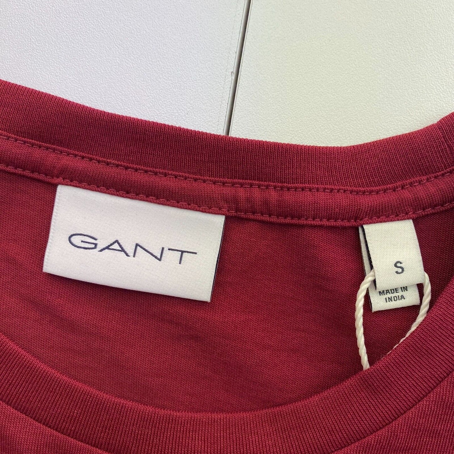 GANT Men Plumped Red Reg Shield Crew Neck Short Sleeve T Shirt Size S