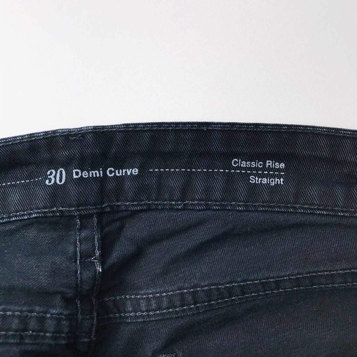 Levi's Demi Curve Damen-Jeans, schwarz, klassische Taille, gerade Passform, Größe W30 L32