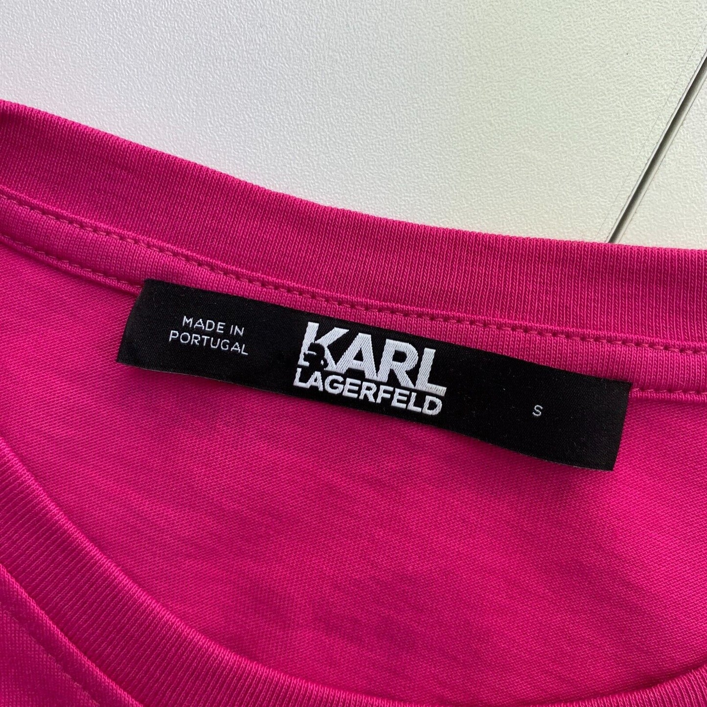 Karl Lagerfeld Pink Ikonik Karl Outline Rundhals-T-Shirt Größe S