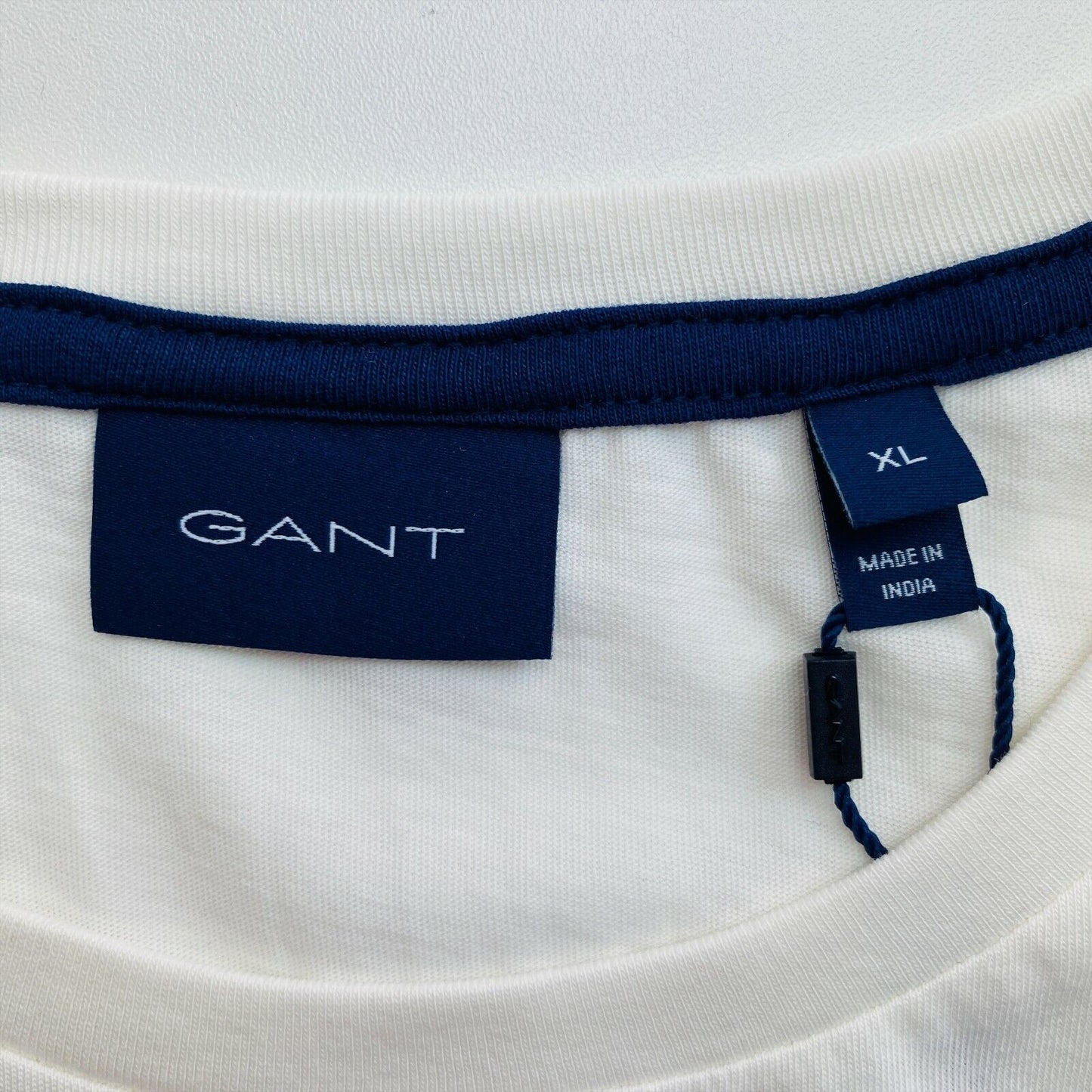 GANT T-Shirt mit Rundhalsausschnitt und weißem Bogenumriss, Größe XL