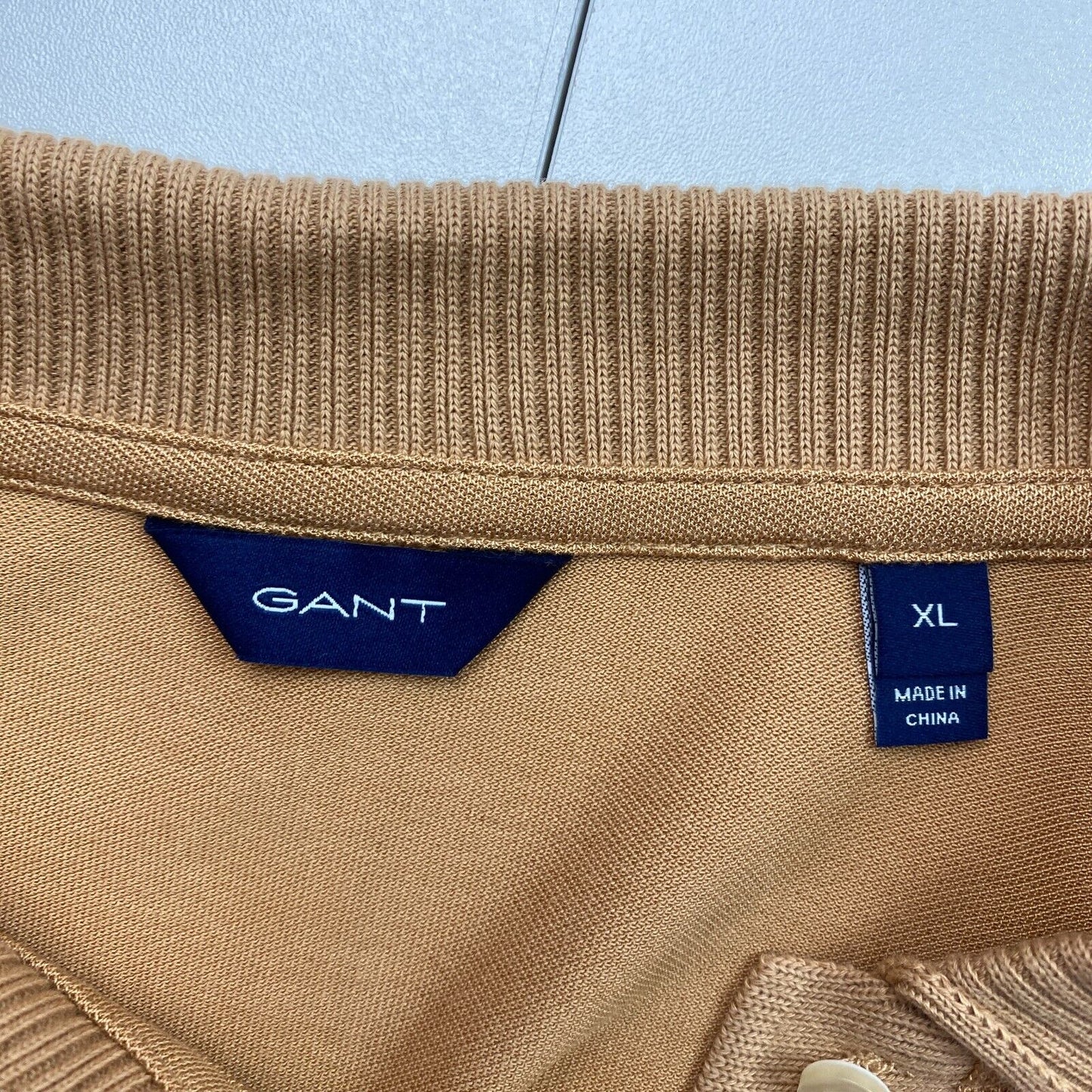 GANT Braunes Piqué-Poloshirt mit Kragen und Detail, Größe XL