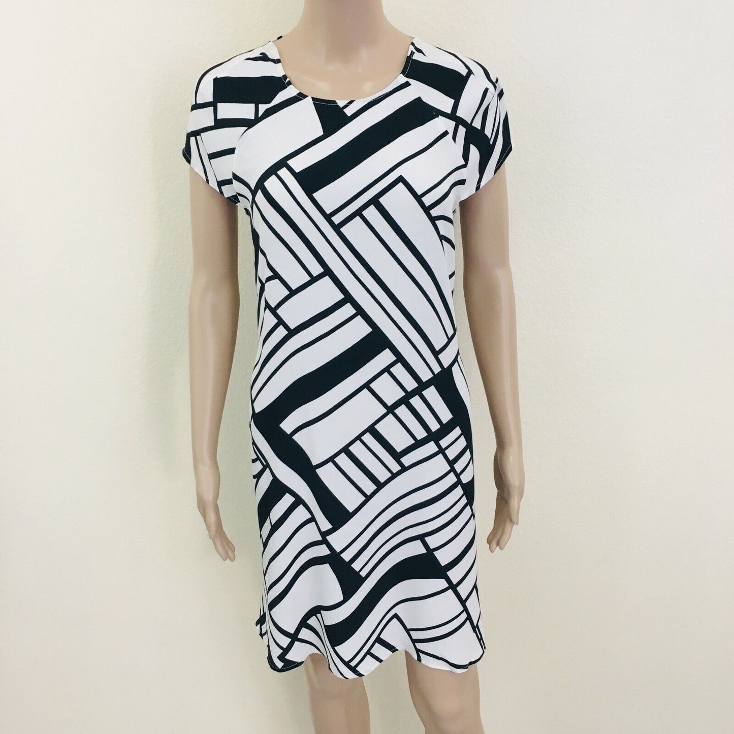 ZARA Black & White Short Sleeve Dress Size M