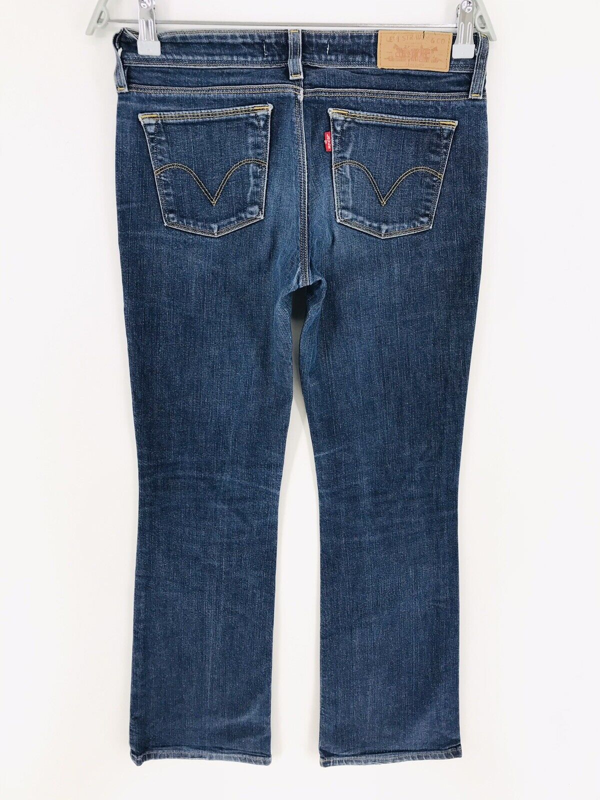 Vintage Levi's 572 Women Dark Blue Regular Bootcut Fit Jeans Size W28 L32